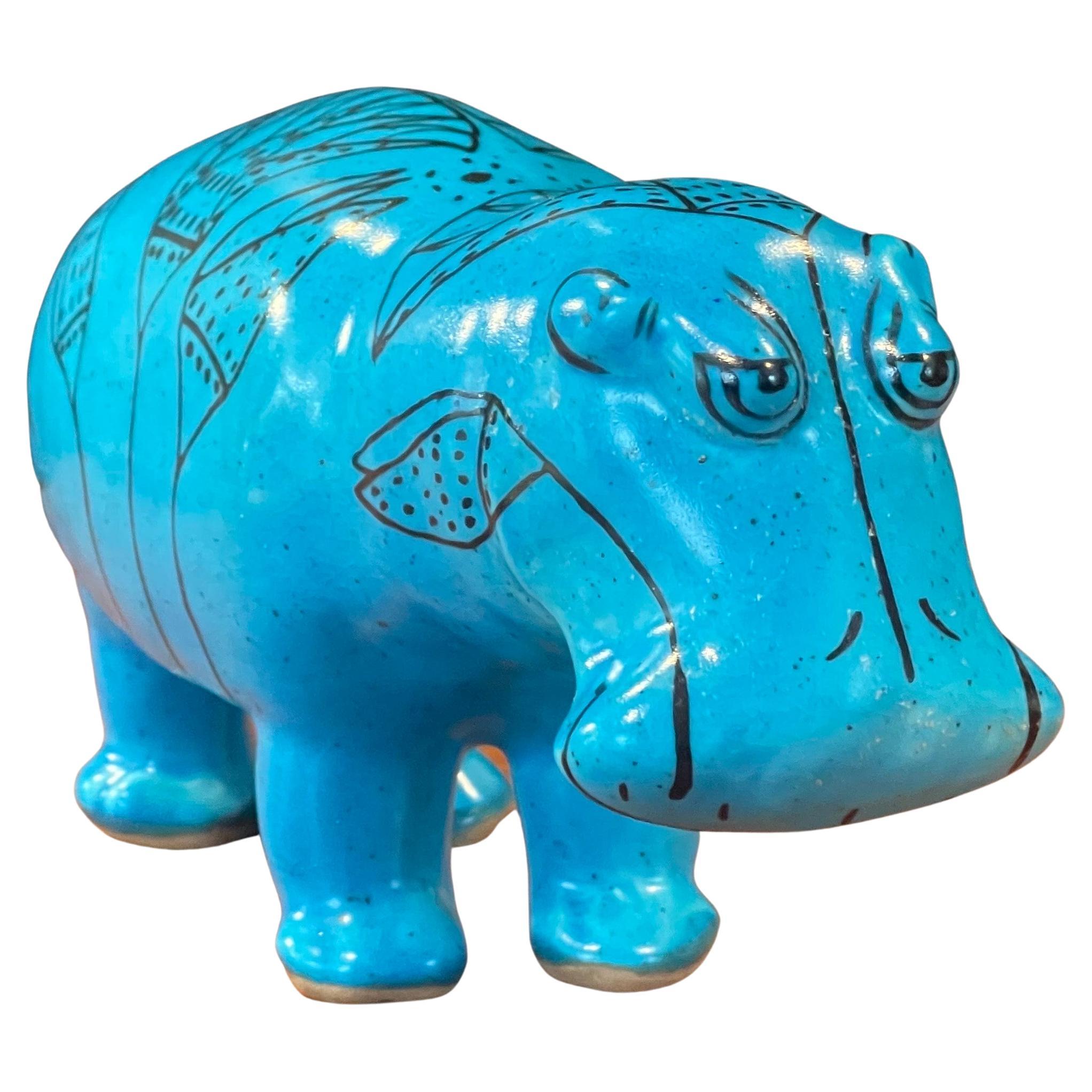 Sculpture en céramique bleue « William the Hippo » (William le Hippo) du Metropolitan Museum