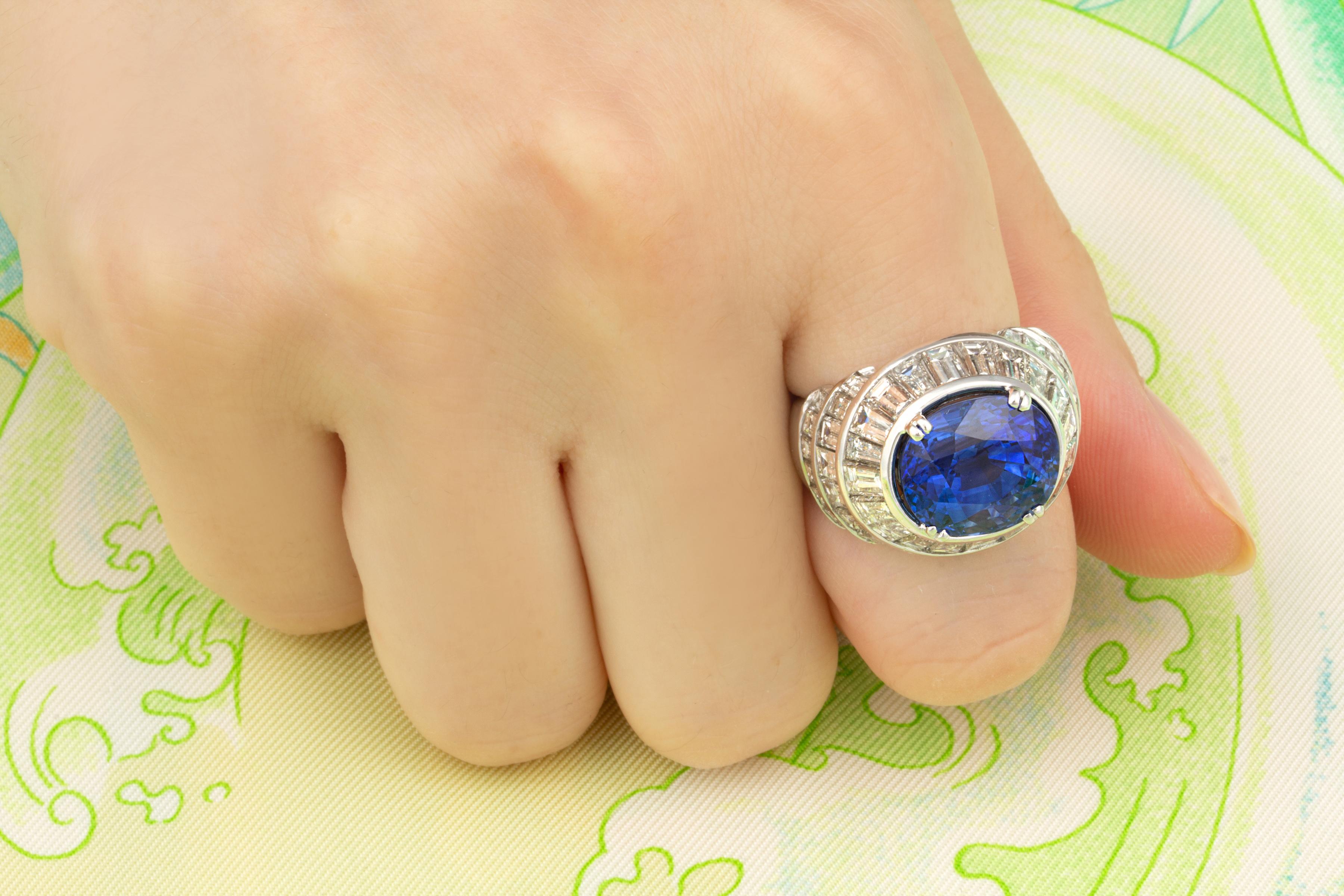 Blue Ceylon Sapphire 11.23 Carats Diamond Cocktail Ring Design by Ella Gafter Corte oval en venta