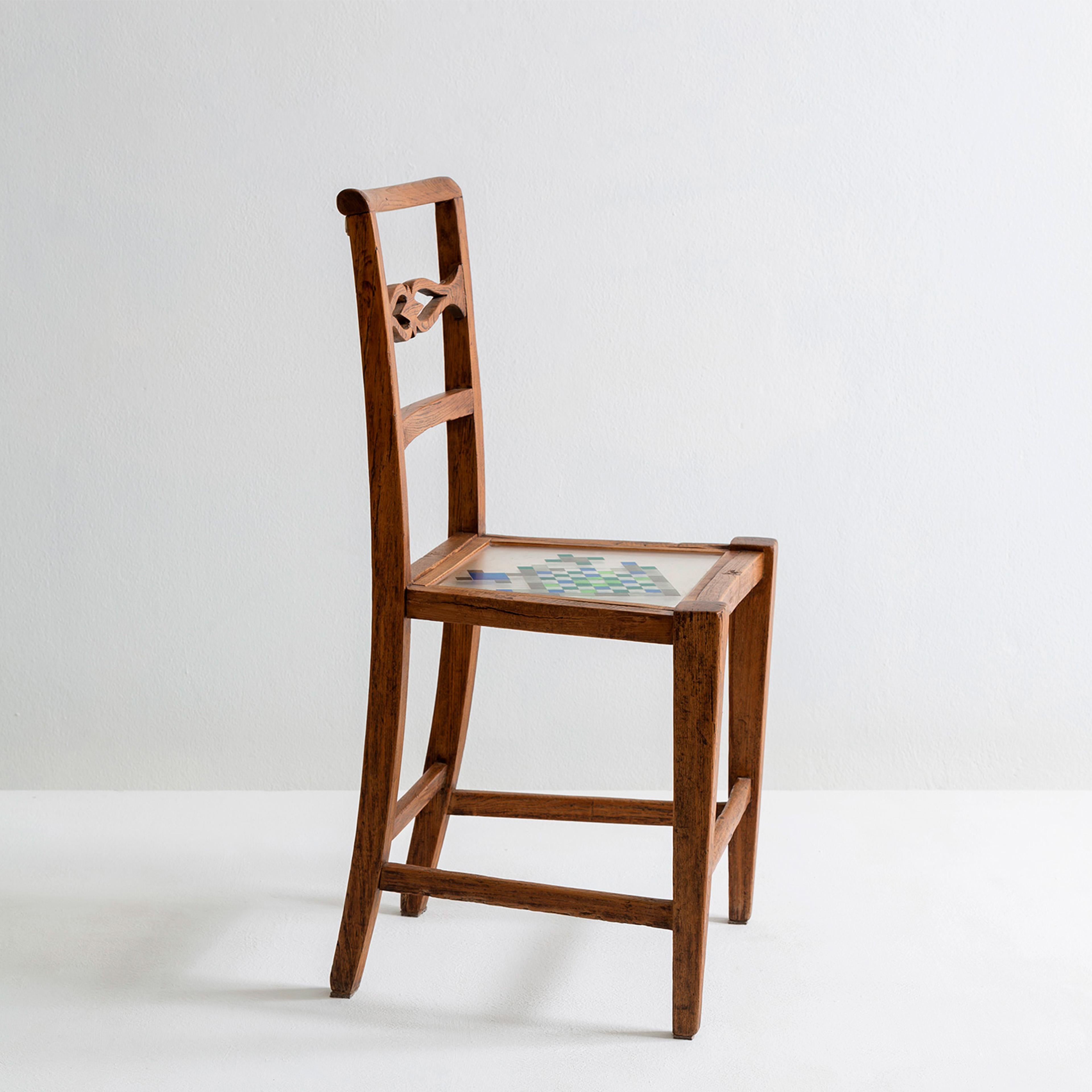 Moderne Chaise bleue en bois de châtaignier avec assise en mosaïque par Hillsideout en vente