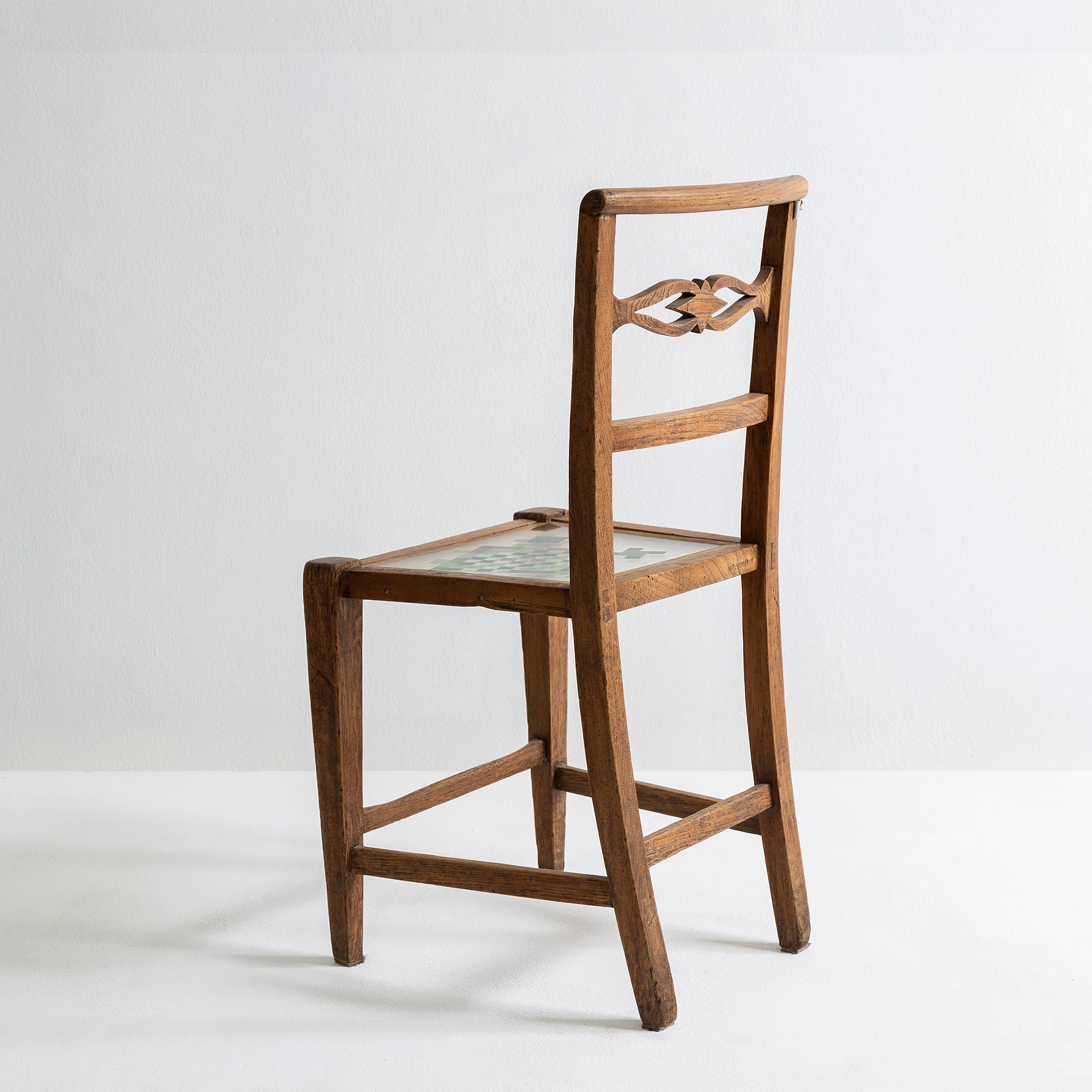 XXIe siècle et contemporain Chaise bleue en bois de châtaignier avec assise en mosaïque par Hillsideout en vente