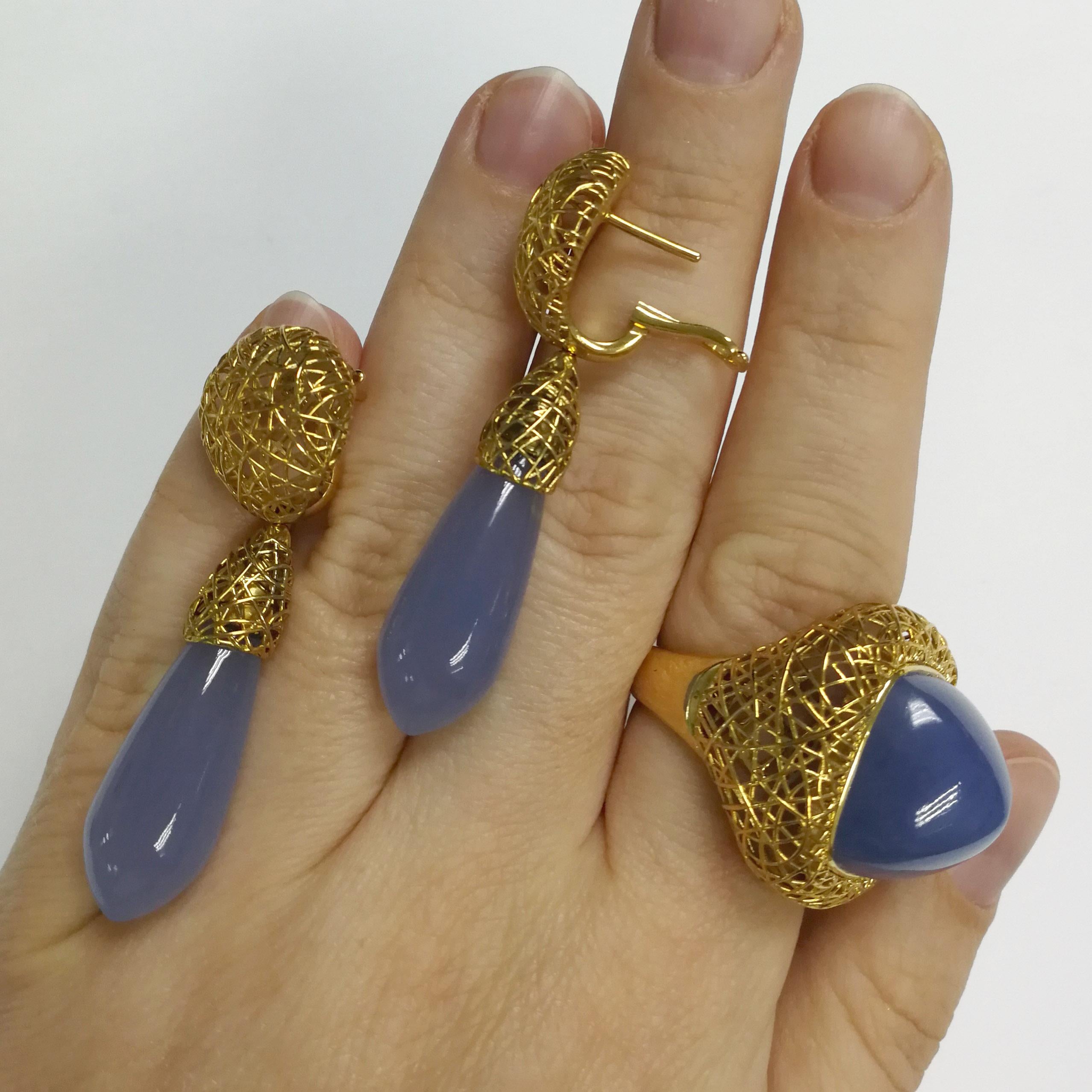 Contemporary Blue Chalcedony 18 Karat Yellow Gold Rolling Stones Suite