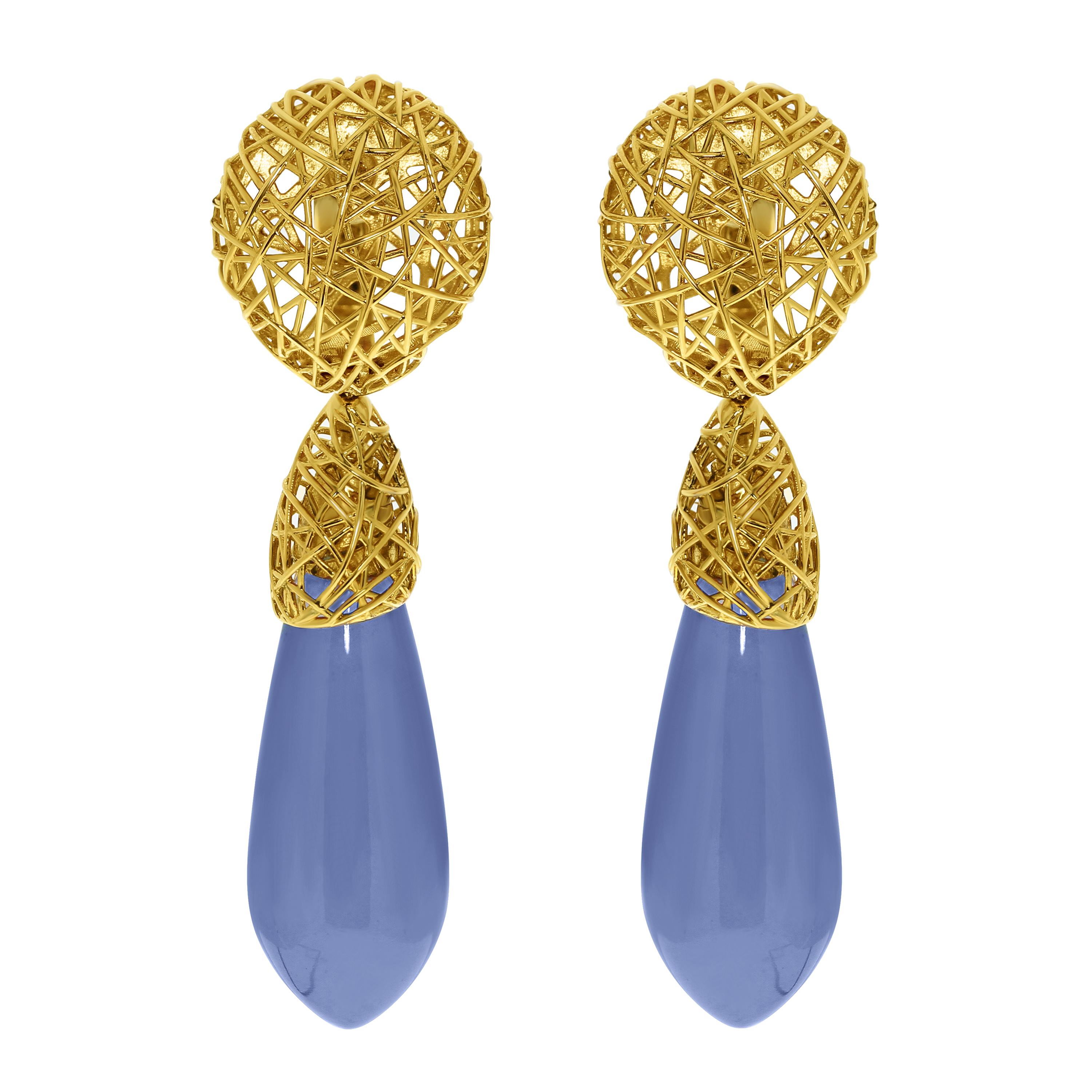 Blue Chalcedony 18 Karat Yellow Gold Rolling Stones Suite In Excellent Condition In Bangkok, TH
