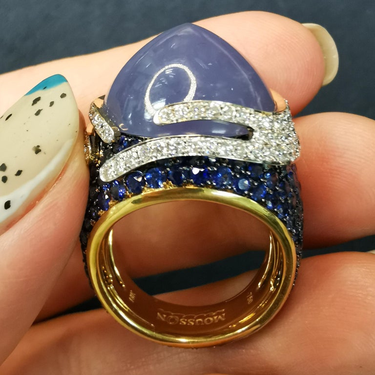 Women's Blue Chalcedony 24.47 Carat Sapphires Diamonds 18 Karat Gold Fuji Ring For Sale
