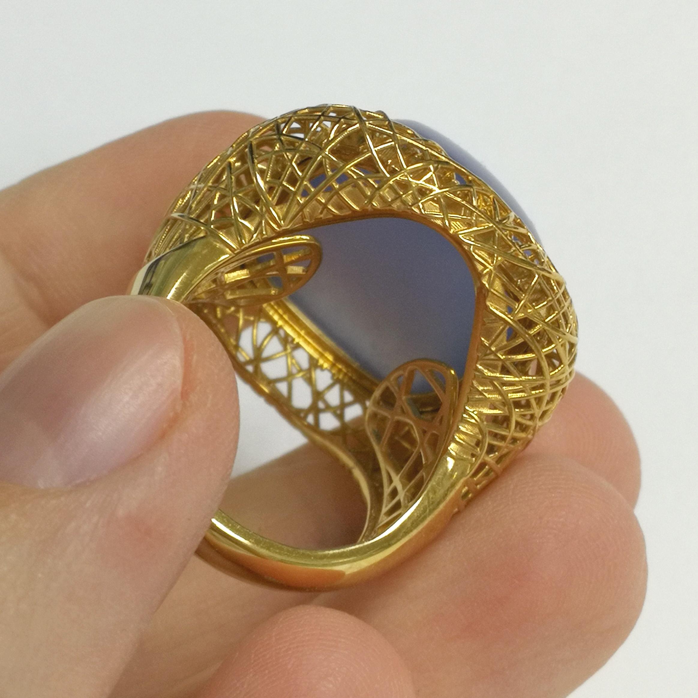 Contemporary Blue Chalcedony 27.41 Carat 18 Karat Yellow Gold Rolling Stones Ring For Sale