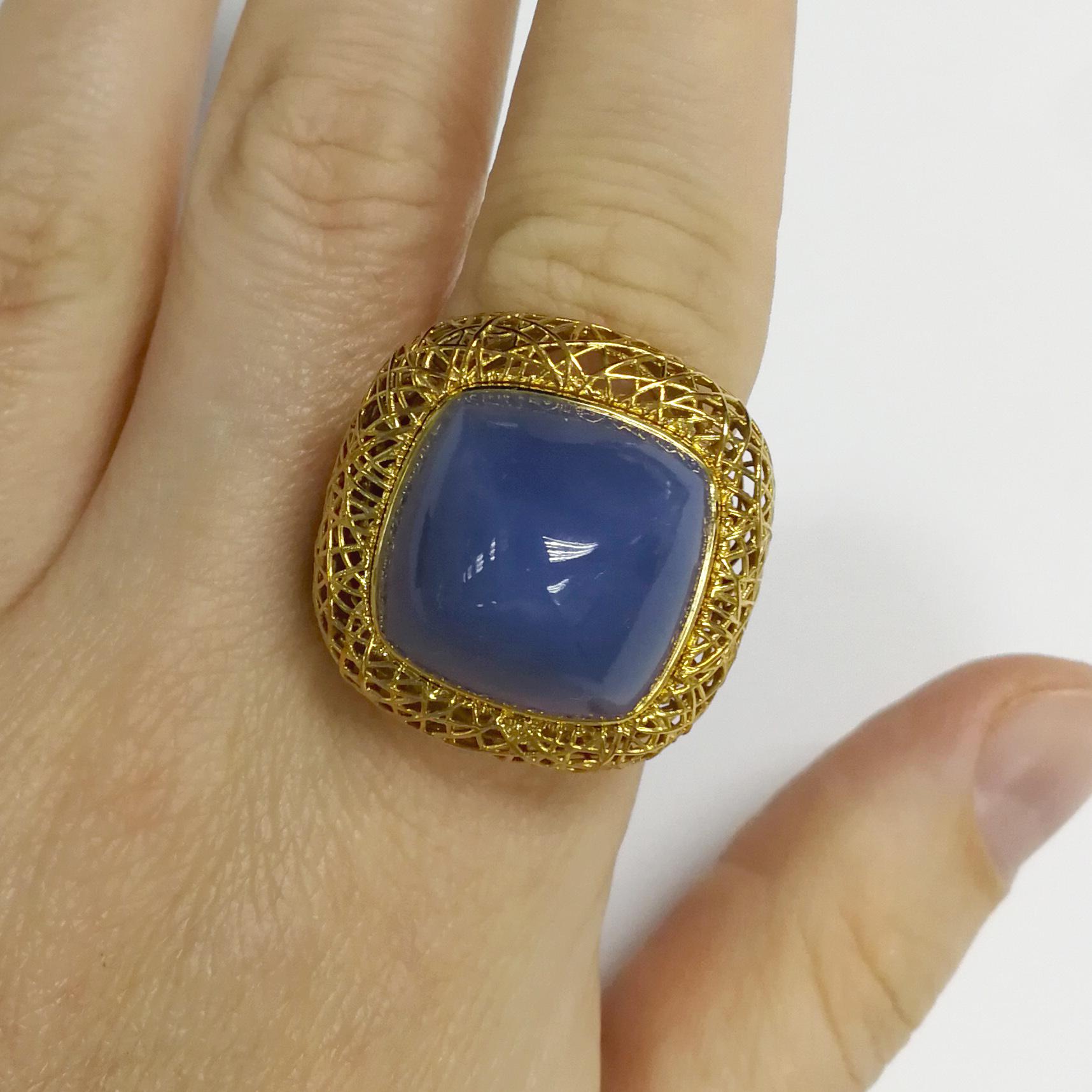 Mixed Cut Blue Chalcedony 27.41 Carat 18 Karat Yellow Gold Rolling Stones Ring For Sale