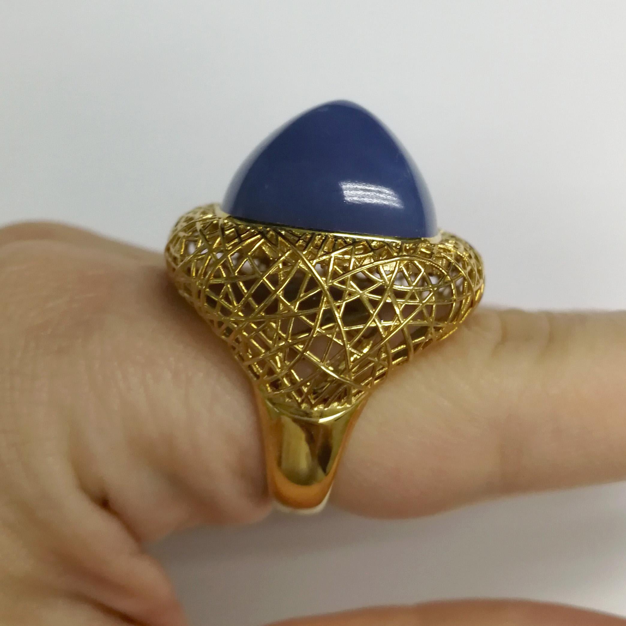 Women's Blue Chalcedony 27.41 Carat 18 Karat Yellow Gold Rolling Stones Ring For Sale