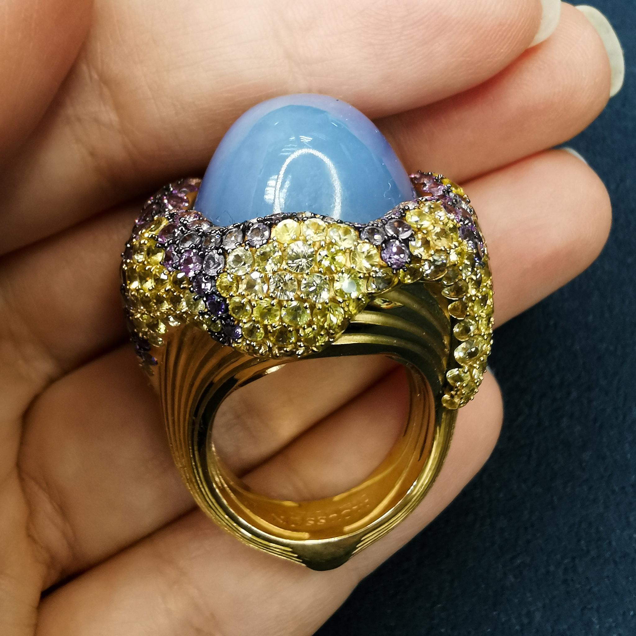 Cabochon Blue Chalcedony 32.10 Carat Yellow Purple Sapphires 18 Karat Yellow Gold Ring For Sale