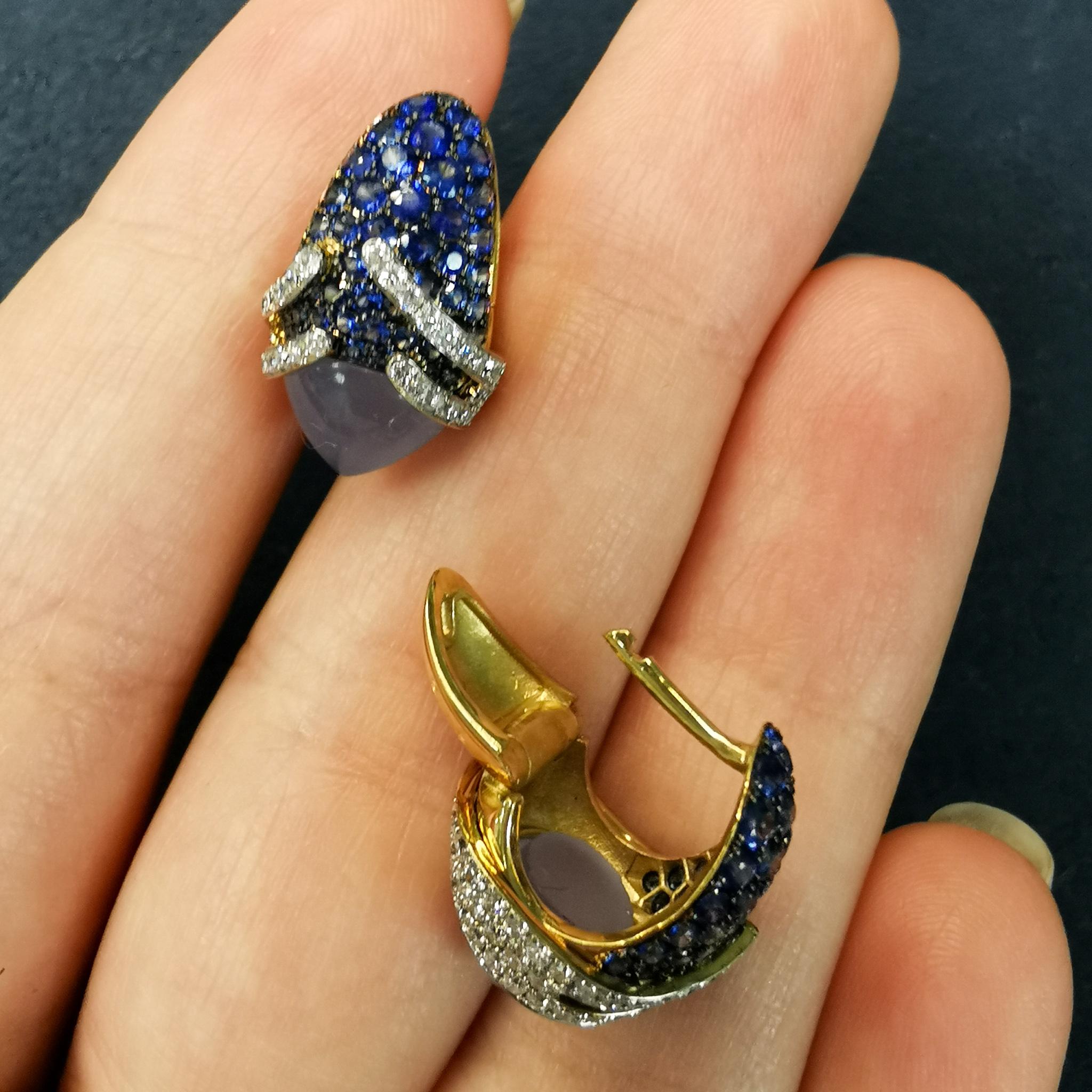 Blue Chalcedony 5.29 Carat Sapphires Diamonds 18 Karat Gold Fuji Earrings In New Condition For Sale In Bangkok, TH