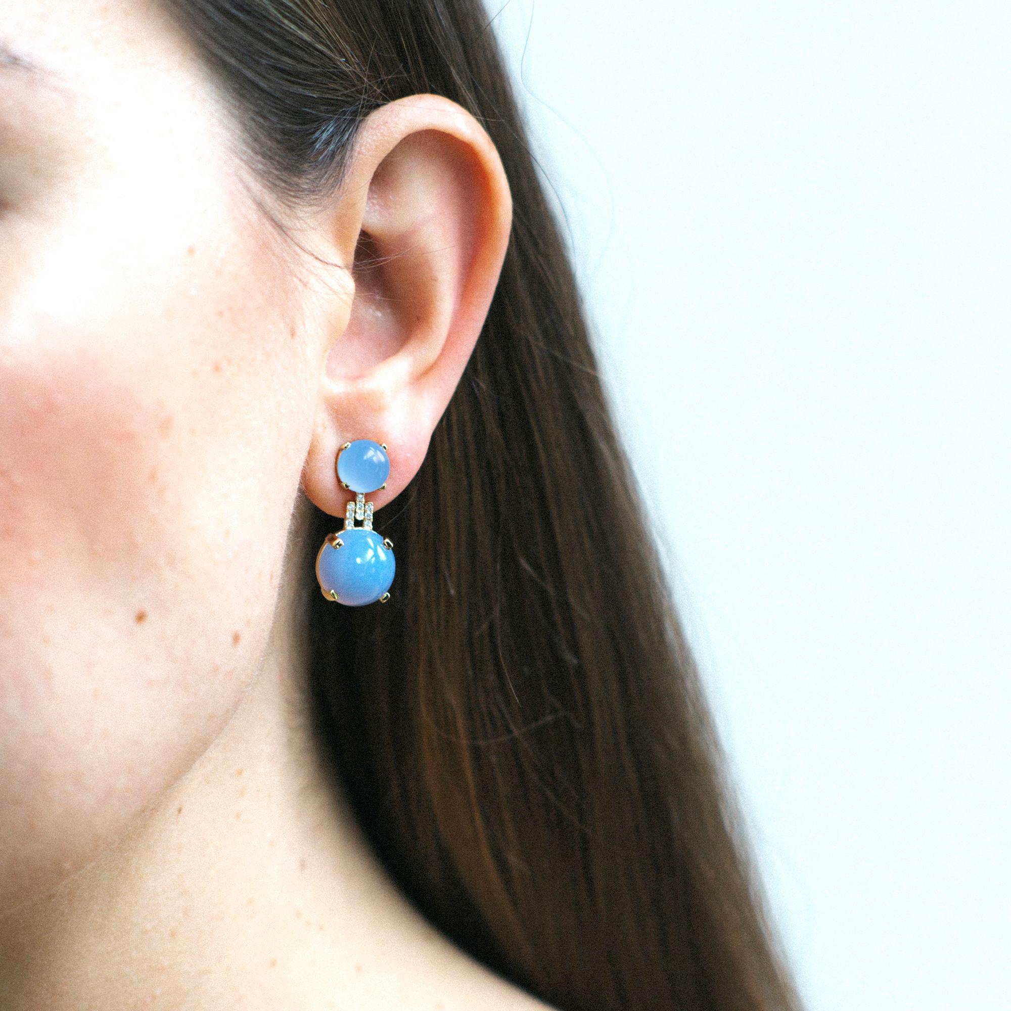 Contemporain Boucles d'oreilles Goshwara en calcédoine bleue cabochon et diamants