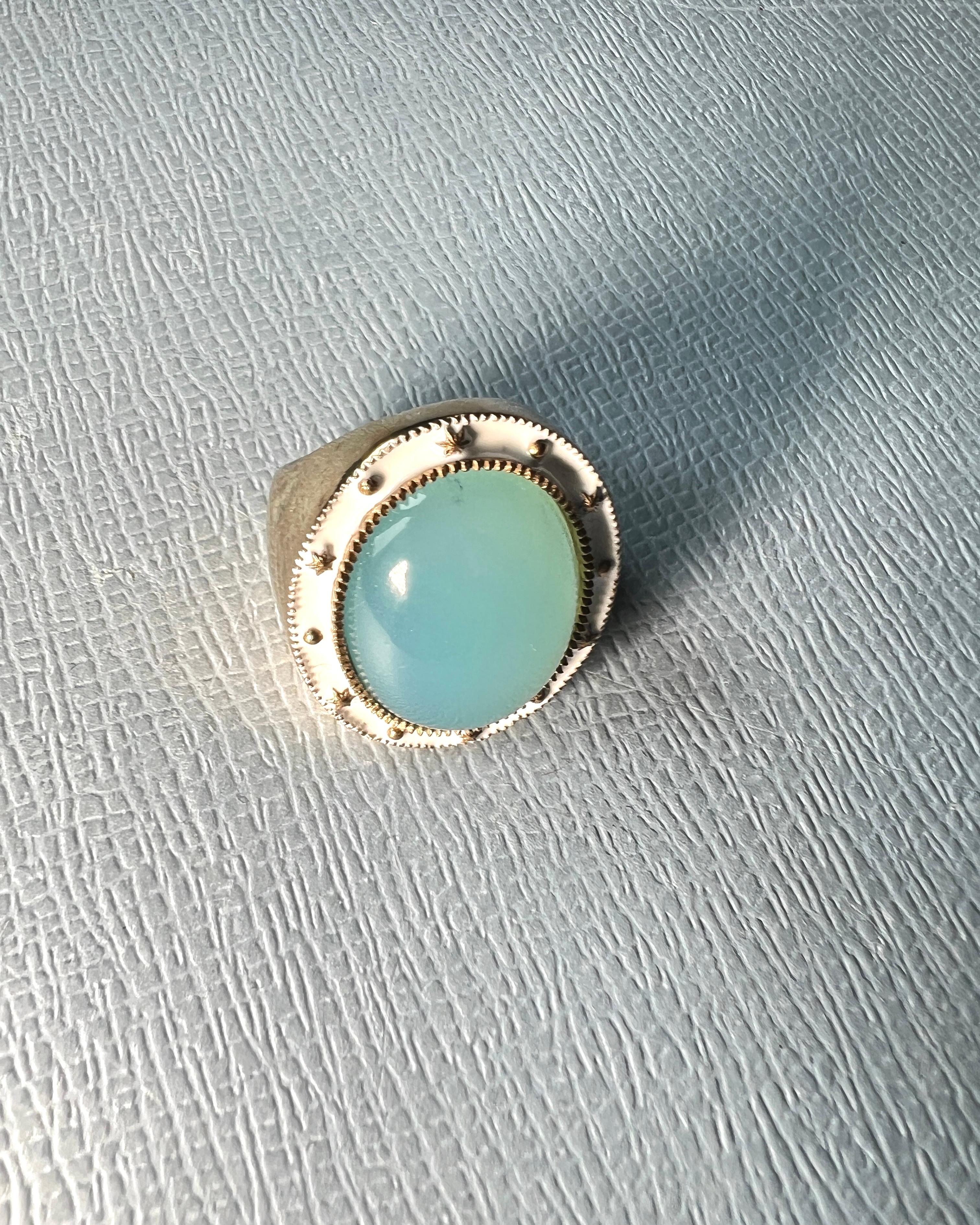 Bague cocktail calcédoine bleue émail blanc J DAUPHIN en vente 5