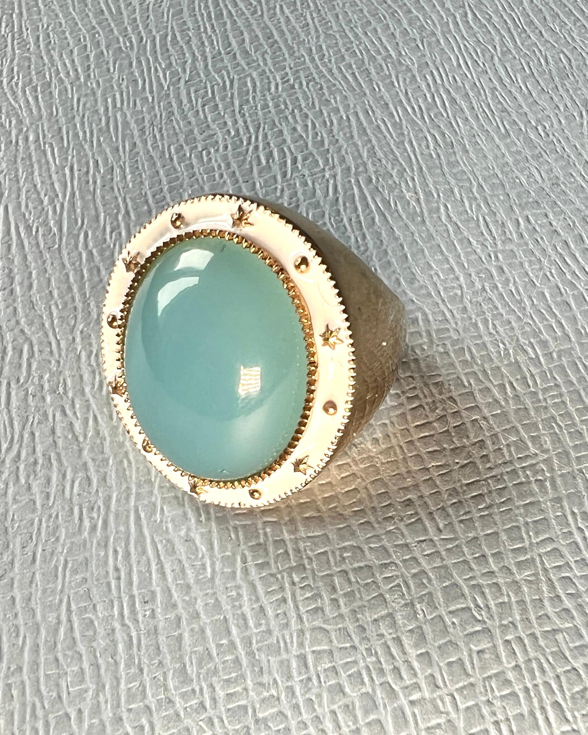 Victorien Bague cocktail calcédoine bleue émail blanc J DAUPHIN en vente