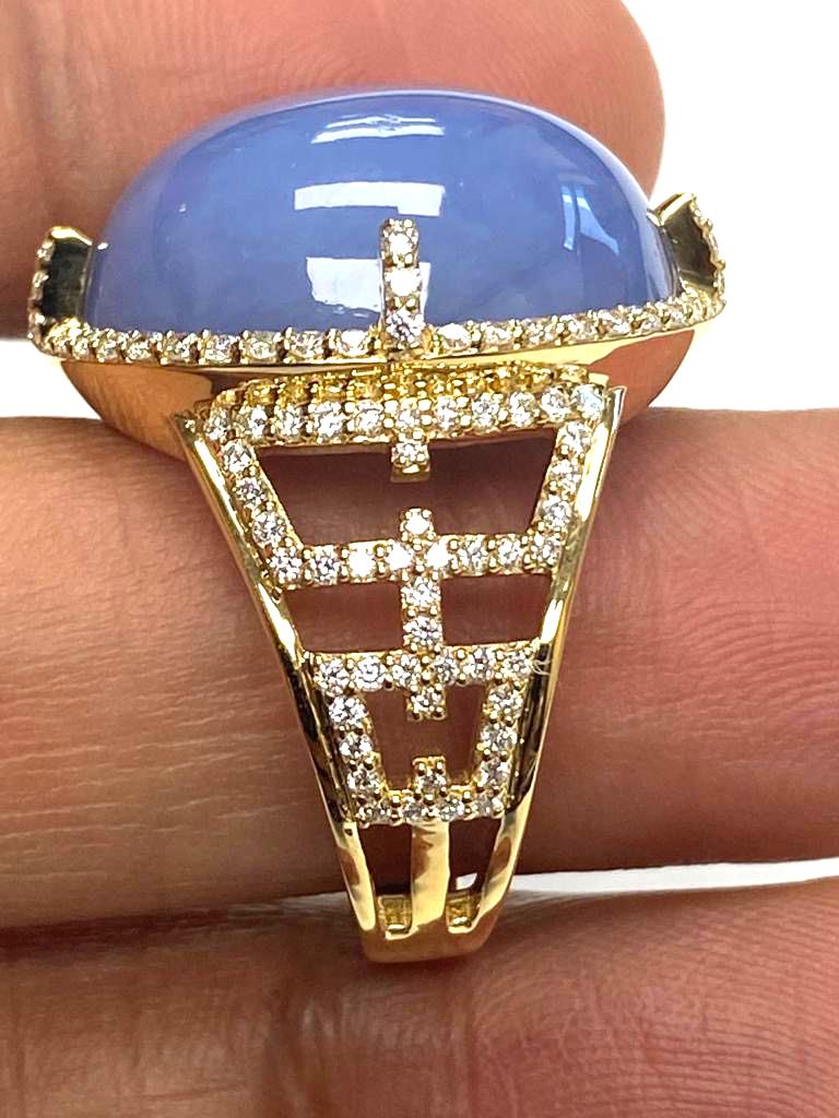 Ovaler Cabochon-Blauer Chalcedon- und Diamantring vonshwara 8