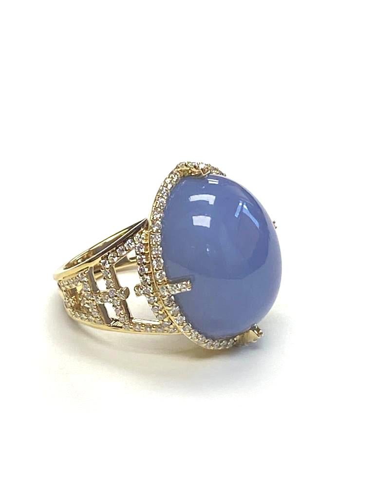 Ovaler Cabochon-Blauer Chalcedon- und Diamantring vonshwara (Ovalschliff)