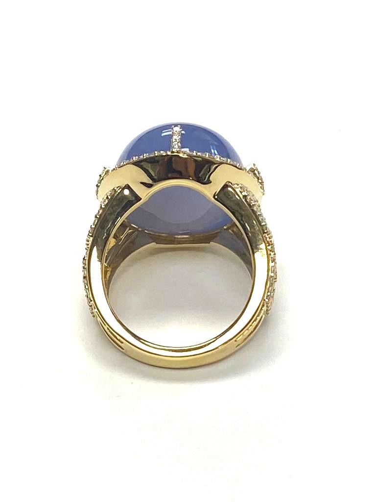 Ovaler Cabochon-Blauer Chalcedon- und Diamantring vonshwara im Zustand „Neu“ in New York, NY