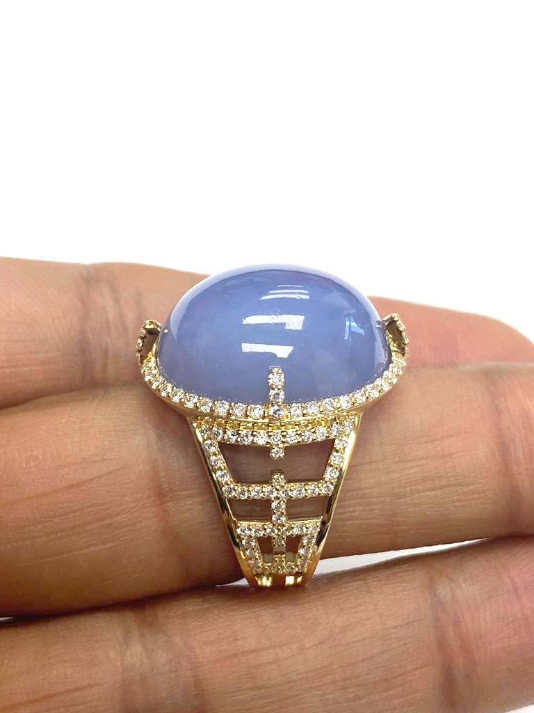 Ovaler Cabochon-Blauer Chalcedon- und Diamantring vonshwara Damen