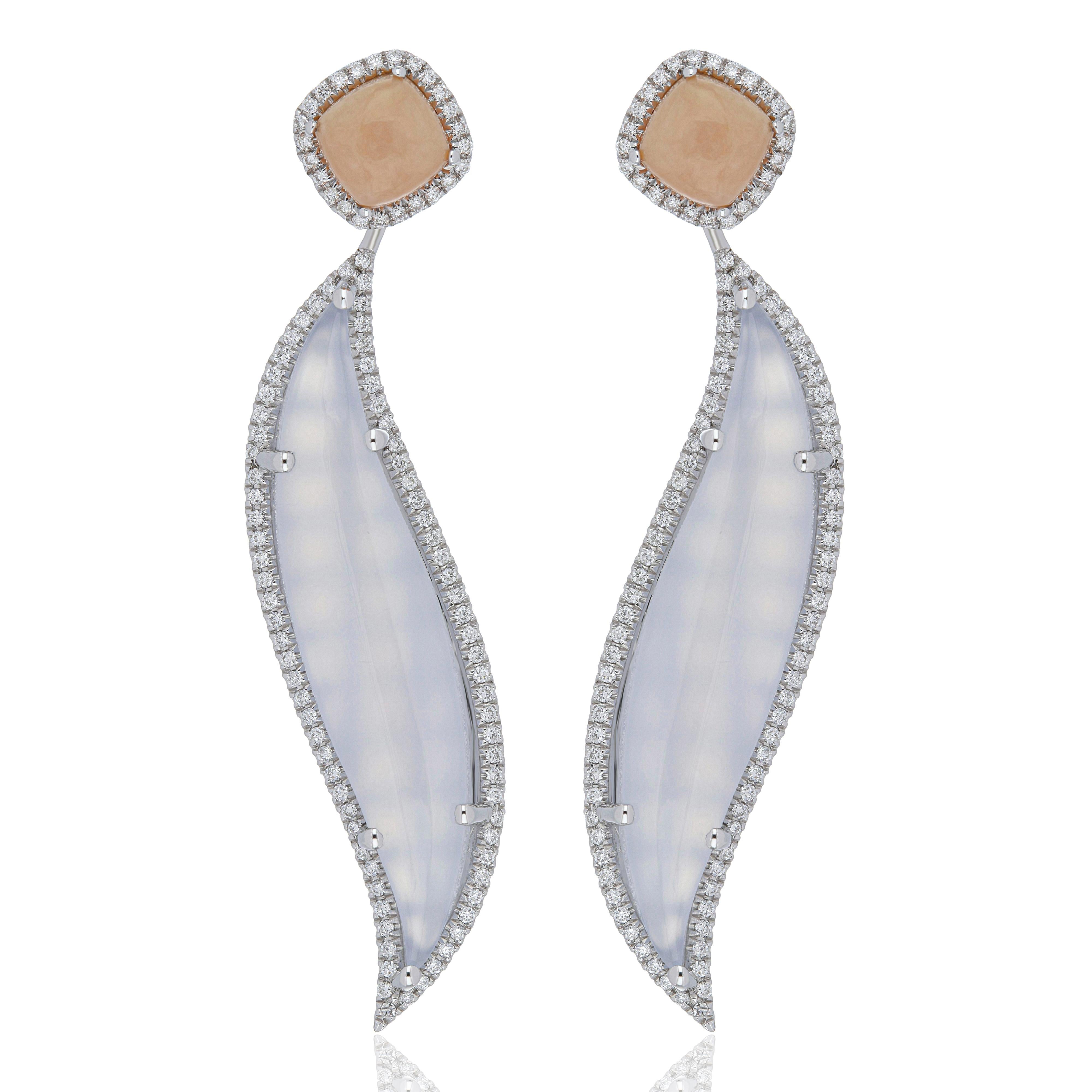 Orecchino con calcedonio blu, opale rosa e diamanti in oro bianco 10 carati in vendita 3