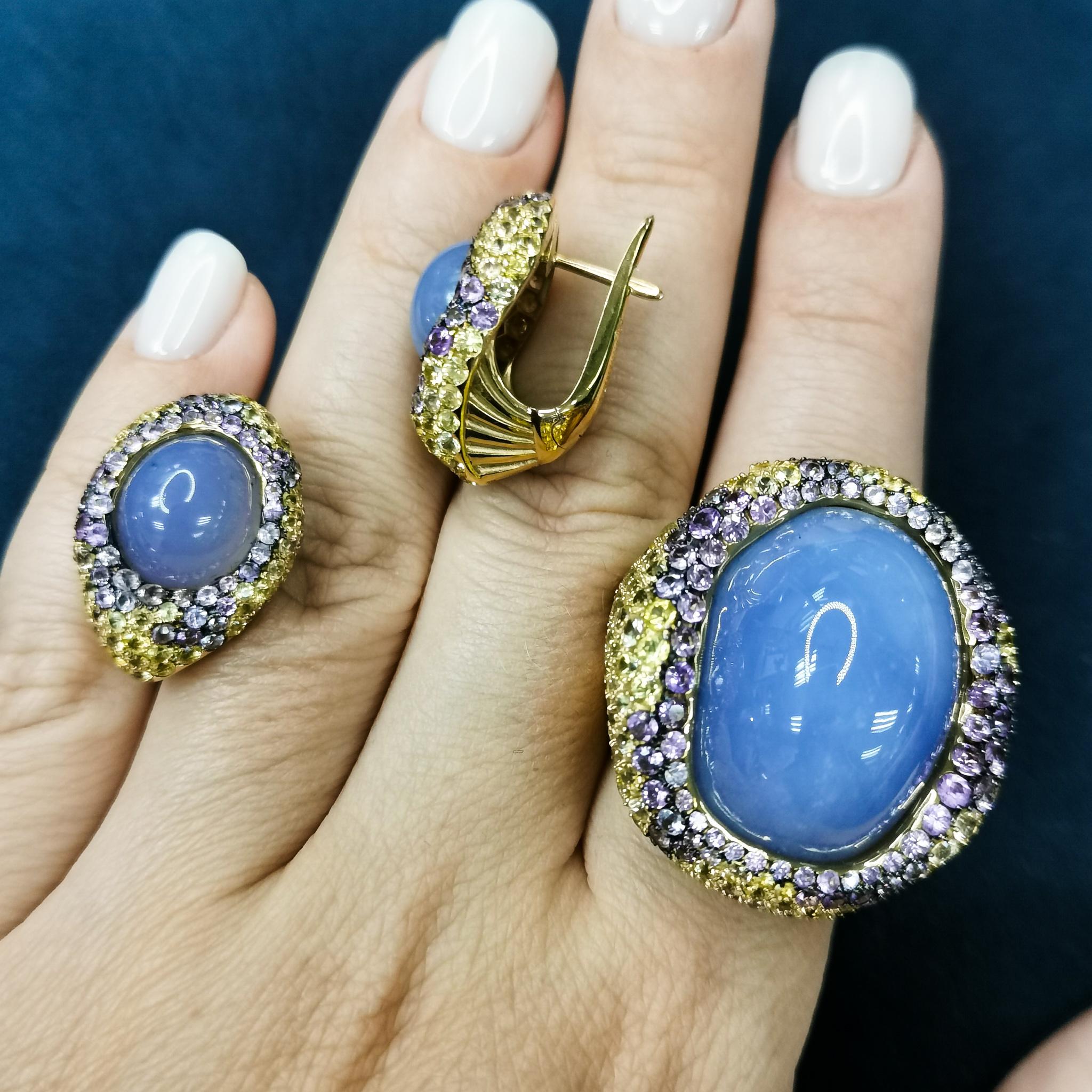 Cabochon Blue Chalcedony Purple Yellow Sapphire 18 Karat Yellow Gold Suite For Sale