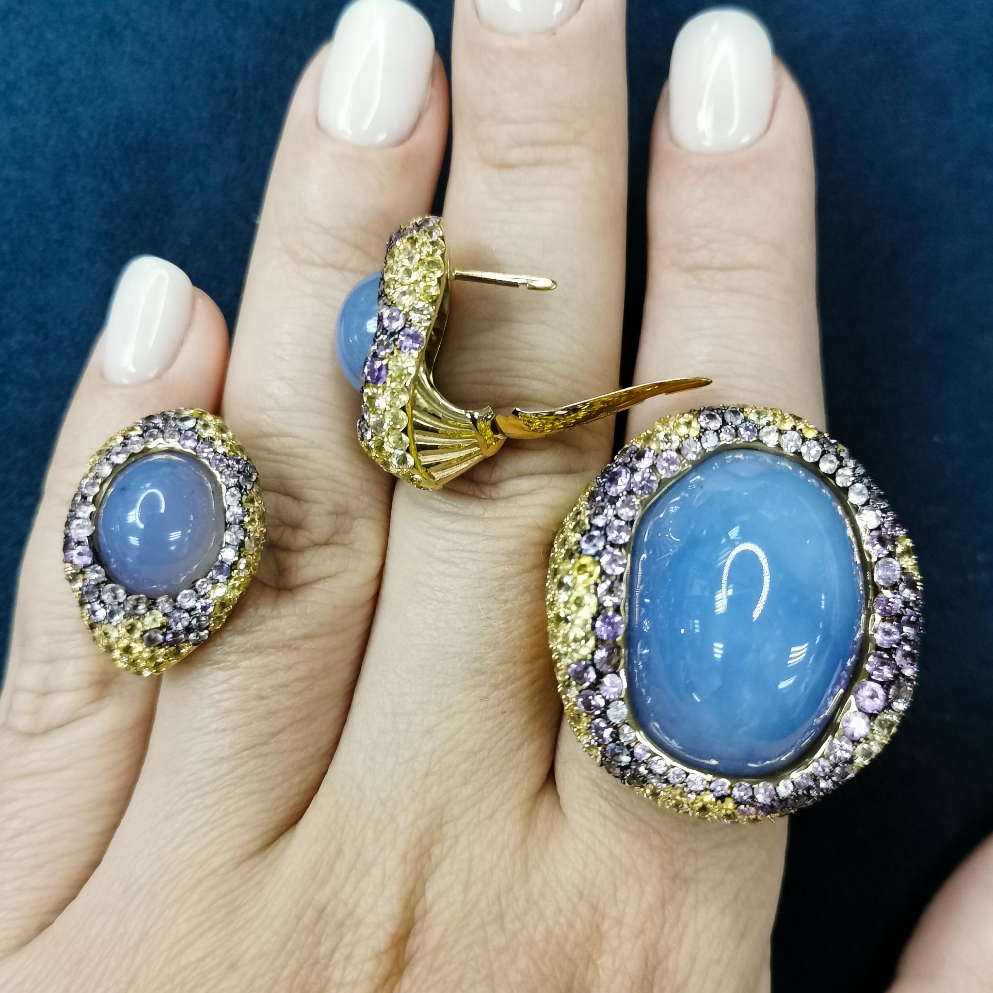 Blue Chalcedony Purple Yellow Sapphire 18 Karat Yellow Gold Suite In New Condition For Sale In Bangkok, TH