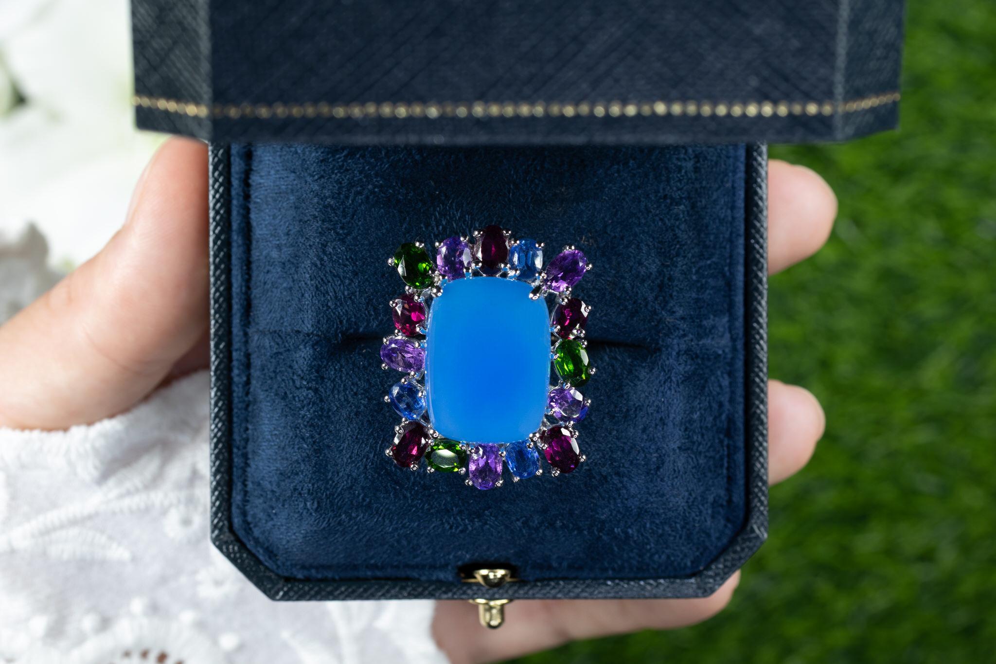 Blue Chalcedony Ring Amethyst Rhodolite Chrome Diopside Kyanite 26 Carats In Excellent Condition For Sale In Aliso Viejo, CA