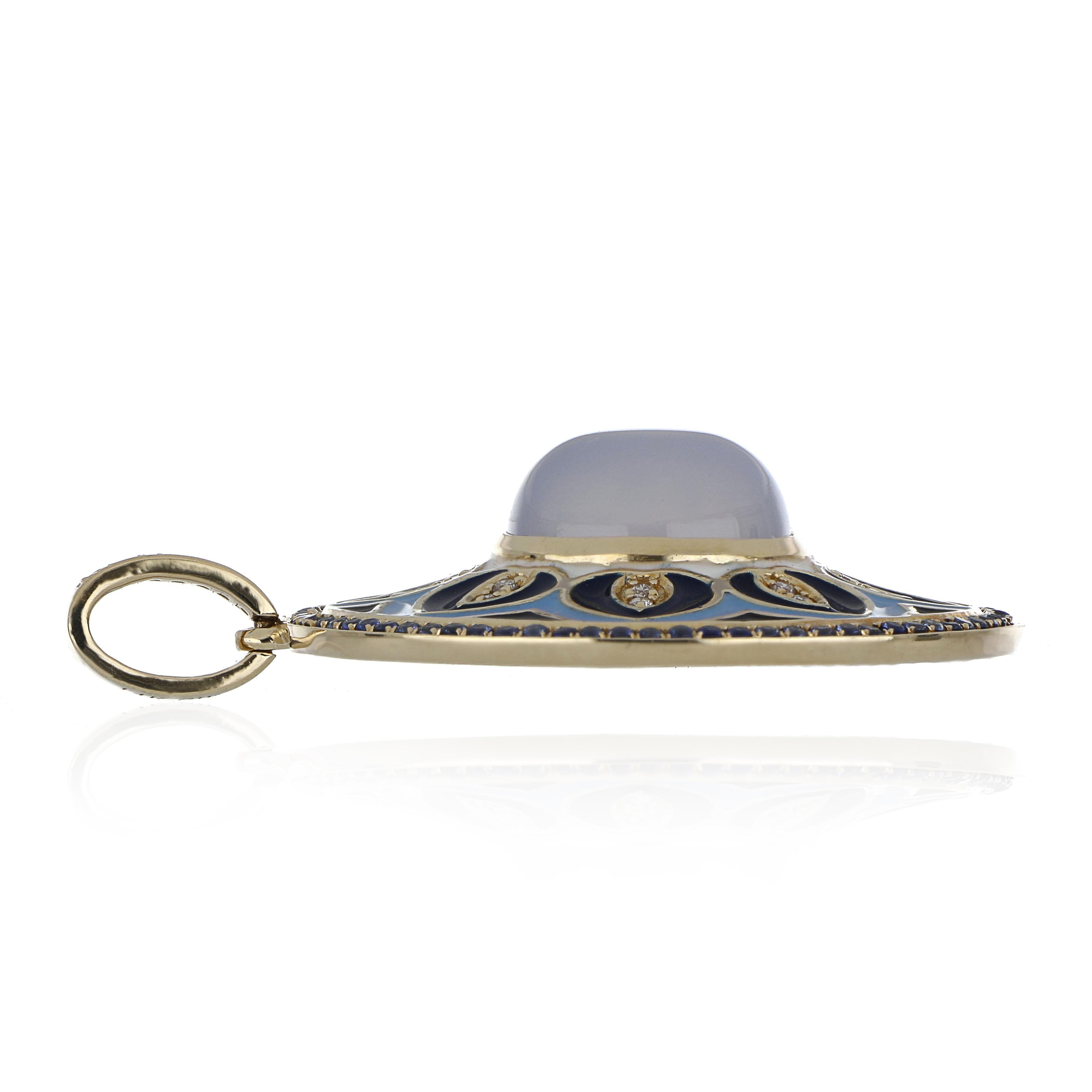 Pendentif en or 14 carats avec calcédoine bleue, saphirs et émail clouté et diamants en vente 1