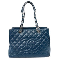 Fourre-tout bleu Chanel en cuir grainé