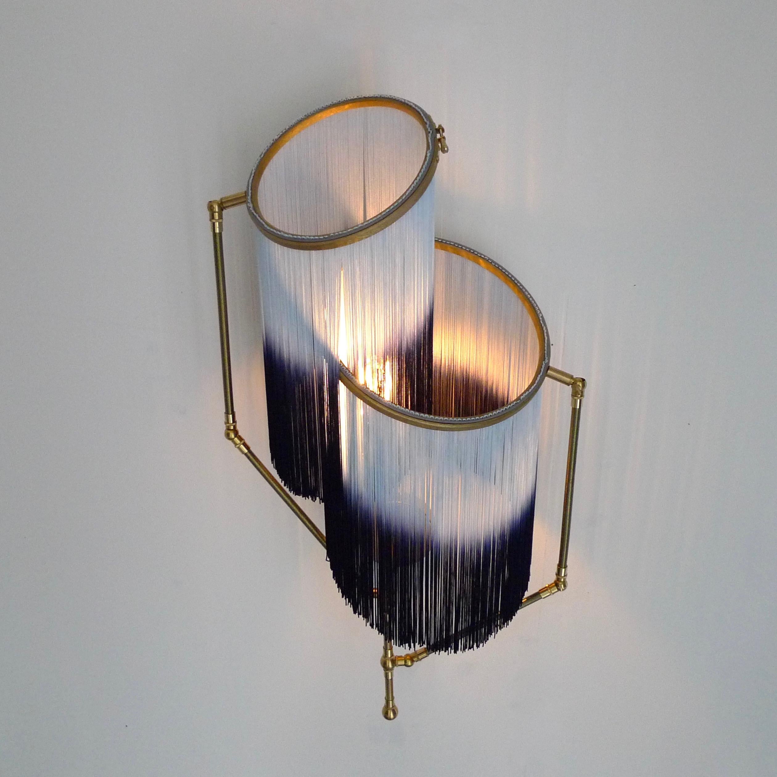 Néerlandais No.23 Blue Charme Fringes Dip dyed Contemporary Art Sconce Lamp, Sander Bottinga en vente