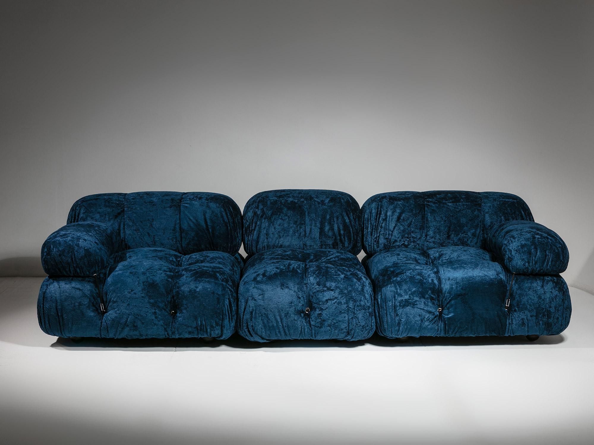 Blaues Chenille-Sofa „Camaleonda“ in Blau von Mario Bellini für B&B, Italien, 1970er Jahre (Italienisch) im Angebot