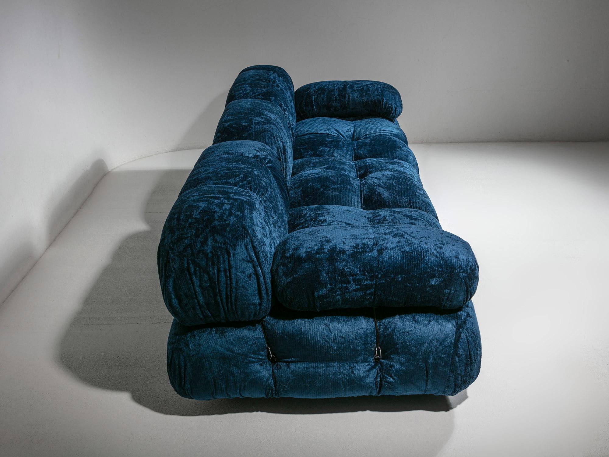 Blaues Chenille-Sofa „Camaleonda“ in Blau von Mario Bellini für B&B, Italien, 1970er Jahre (Ende des 20. Jahrhunderts) im Angebot