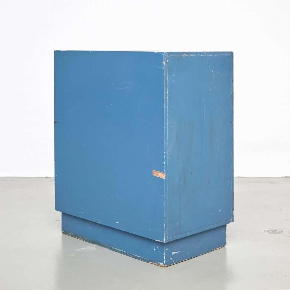 Blaue Kommode mittionalistischen Schubladen aus Holz, Niederlande, um 1960 im Angebot 1