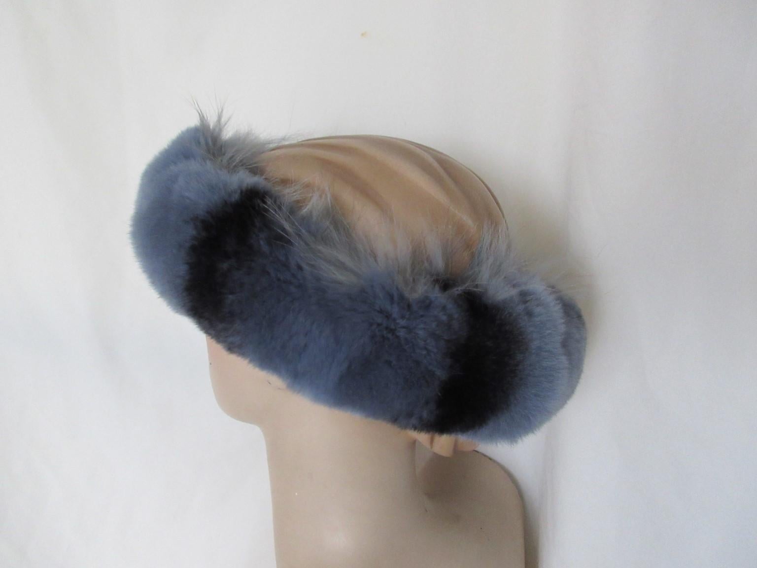 Blue Chinchilla Fur Headband In Excellent Condition For Sale In Amsterdam, NL