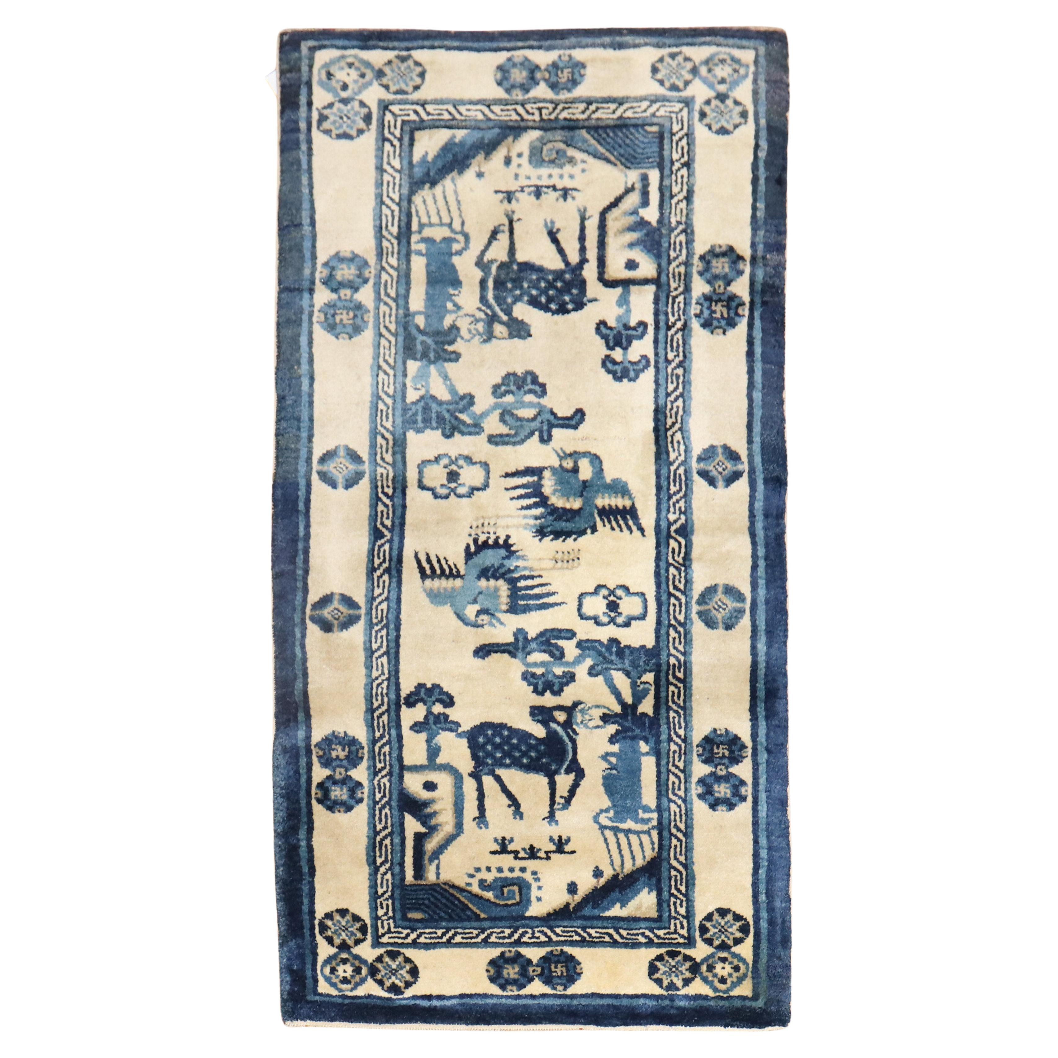 Tapis pictural chinois à motif d'animal bleu