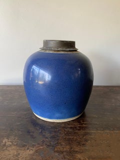 Vasetto di zenzero cinese blu con coperchio in metallo, inizio XX secolo