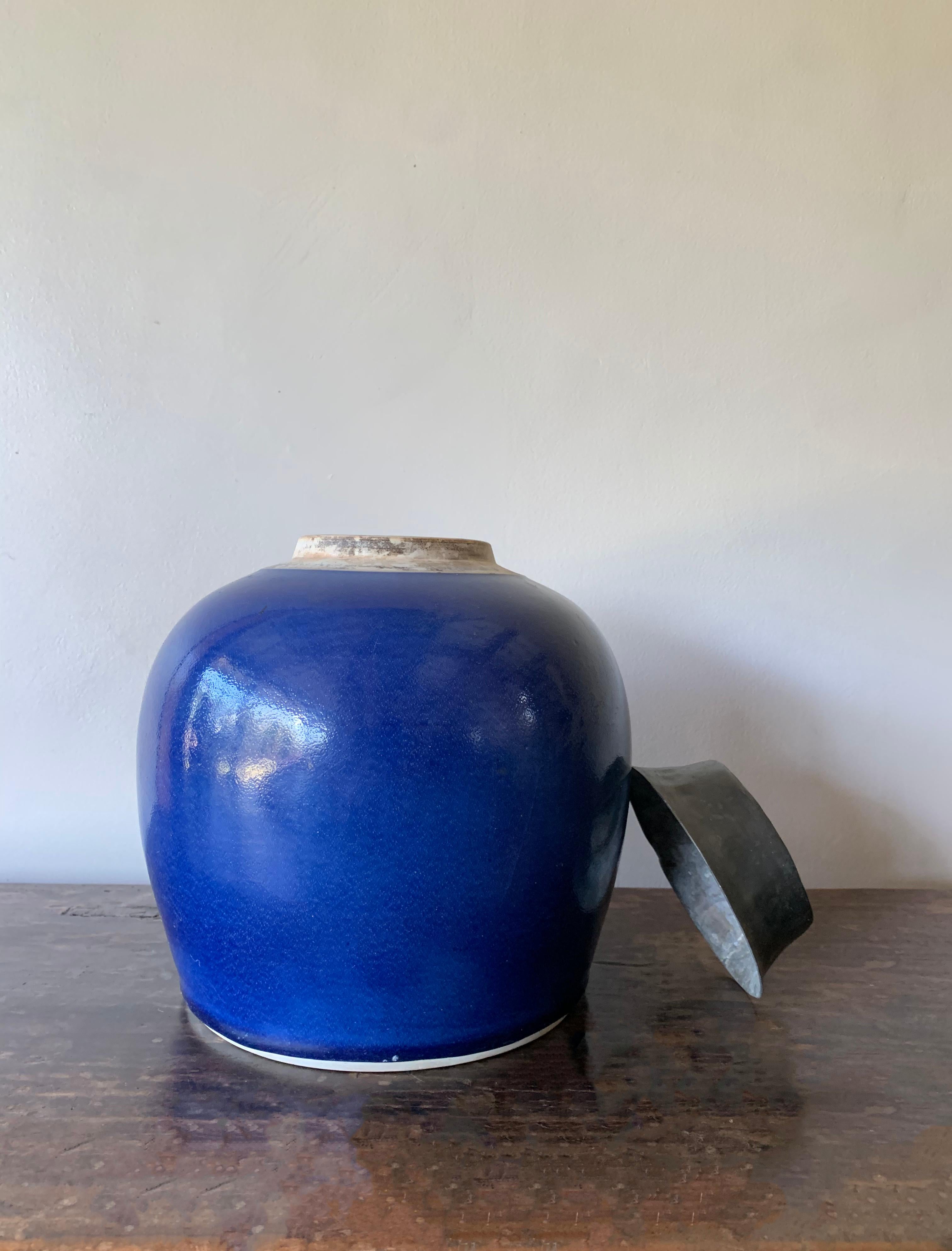 Blue Chinese Ceramic Ginger Jar with Metal Top, Early 20th Century For Sale 1