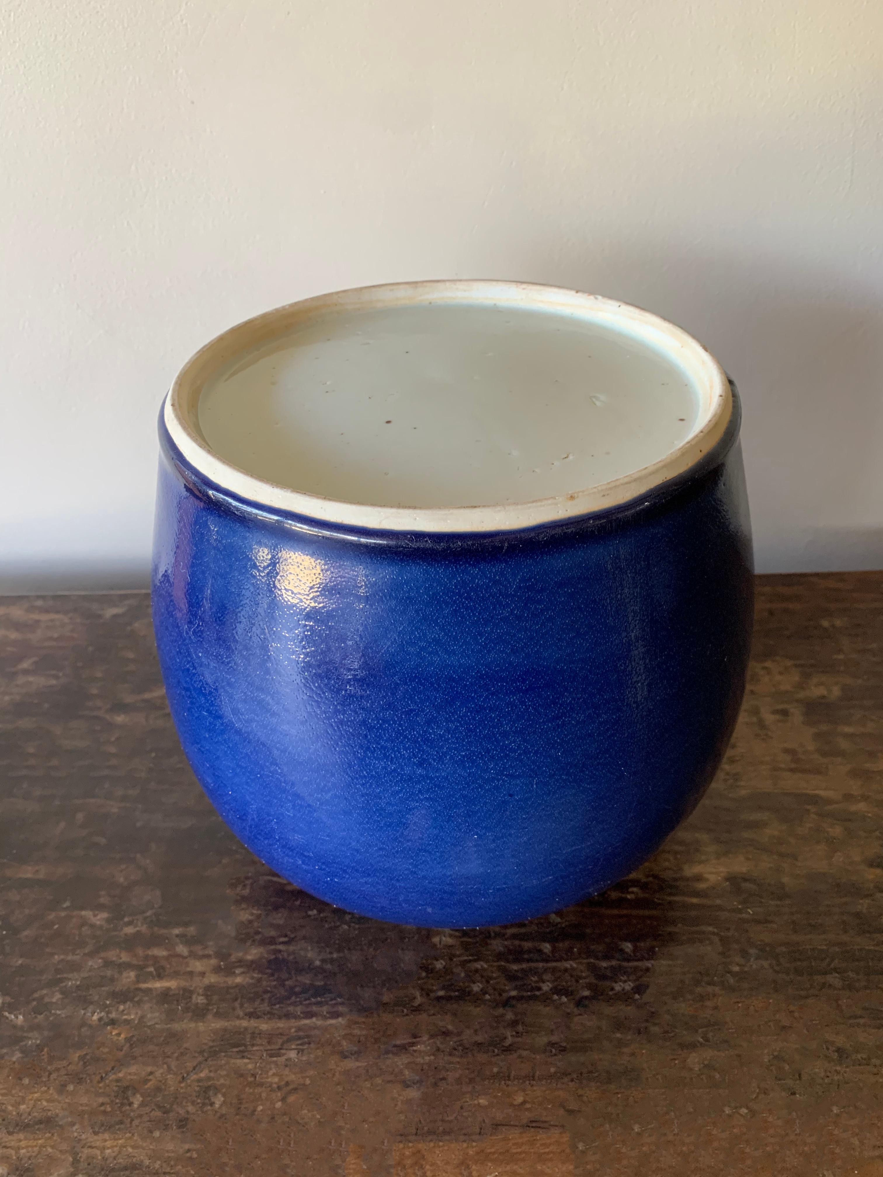 Blue Chinese Ceramic Ginger Jar with Metal Top, Early 20th Century For Sale 4