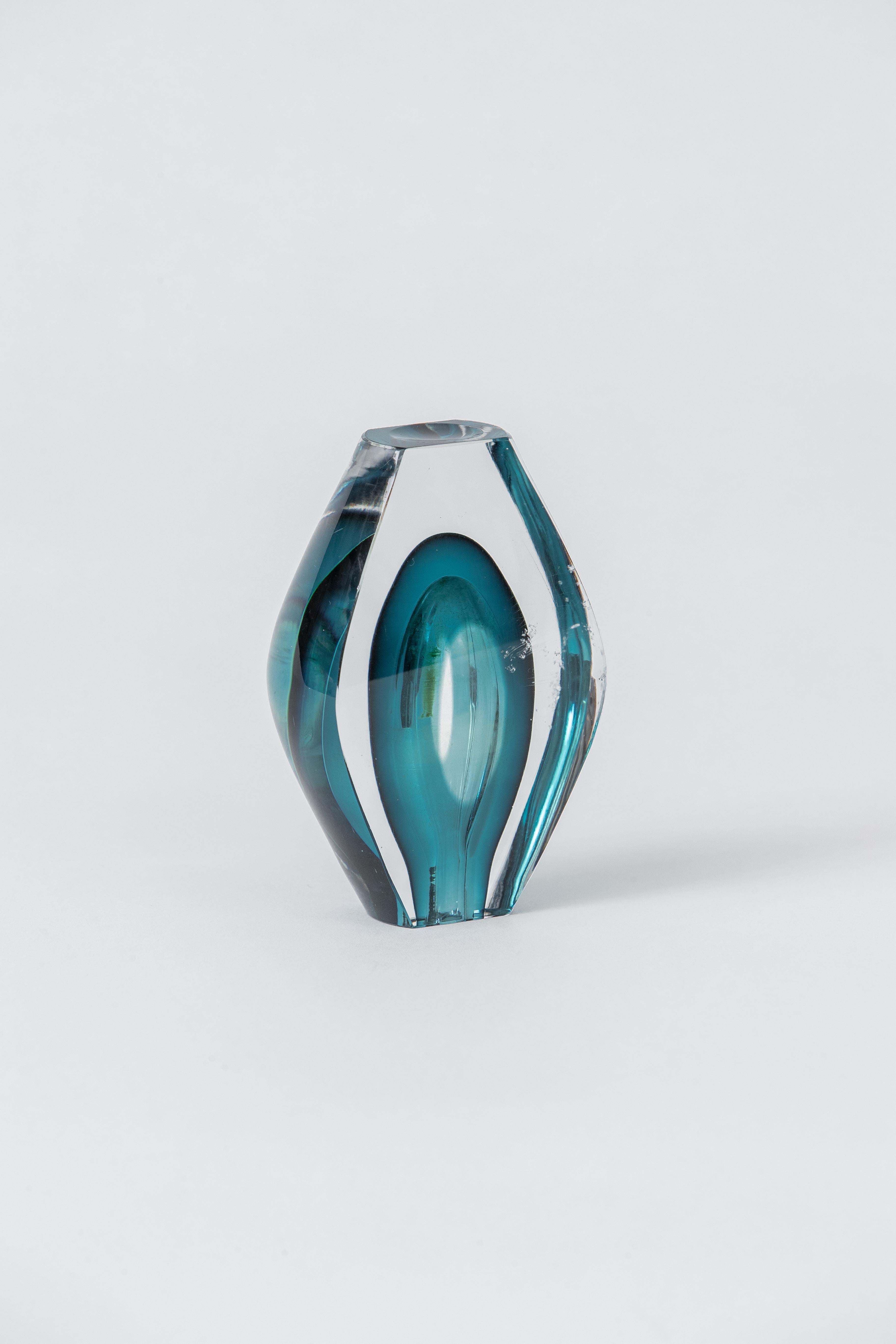A Murano soliflore with blue accents, clear cast, its core is inlaid in blue with a clear 