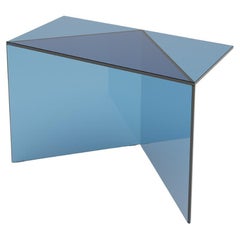 Table basse carrée en verre bleu transparent Poly de Sebastian Scherer