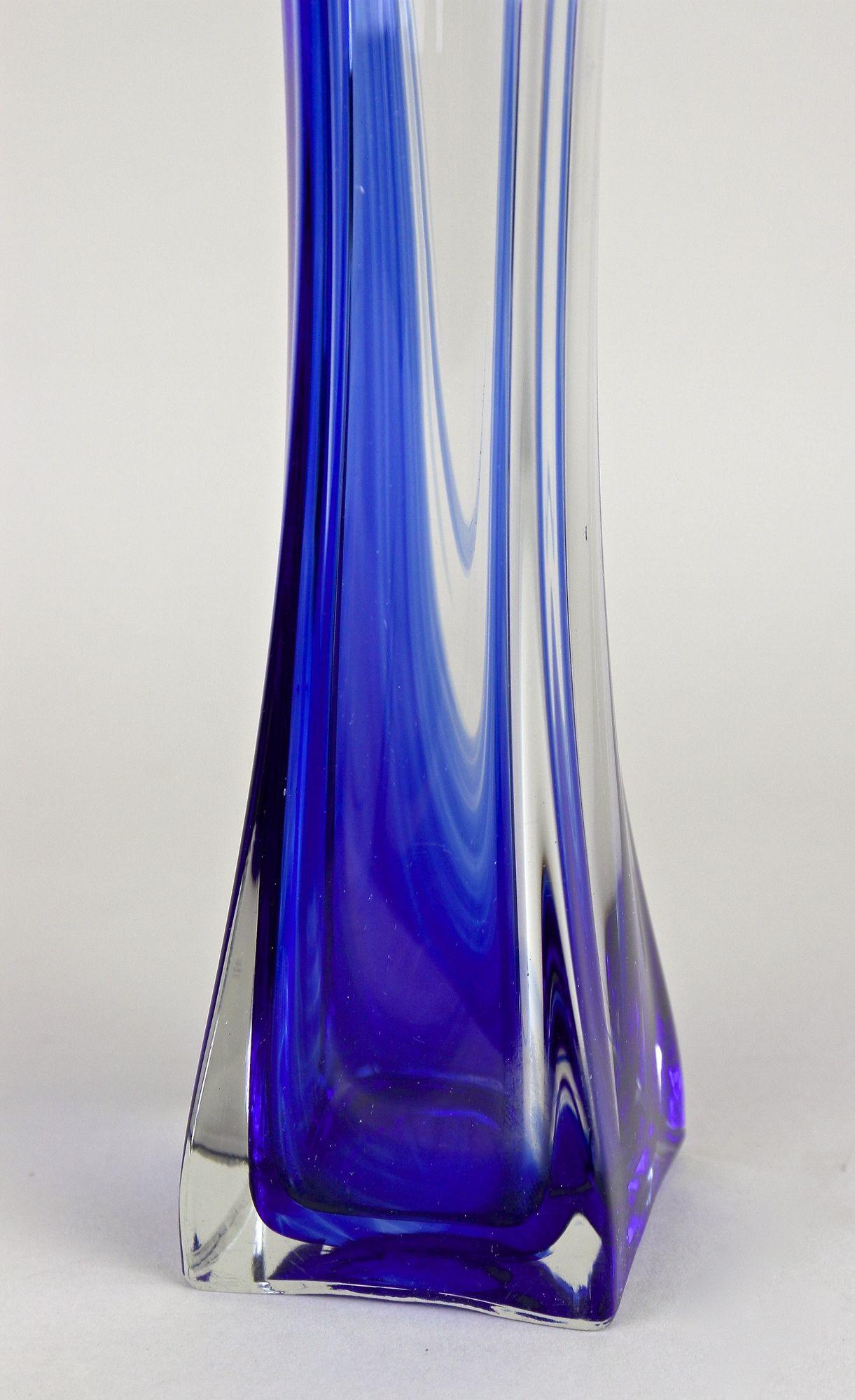 Vase aus blauem/klarem Murano-Glas, späte Mitte des Jahrhunderts - Italien ca. 1960/70 im Angebot 3
