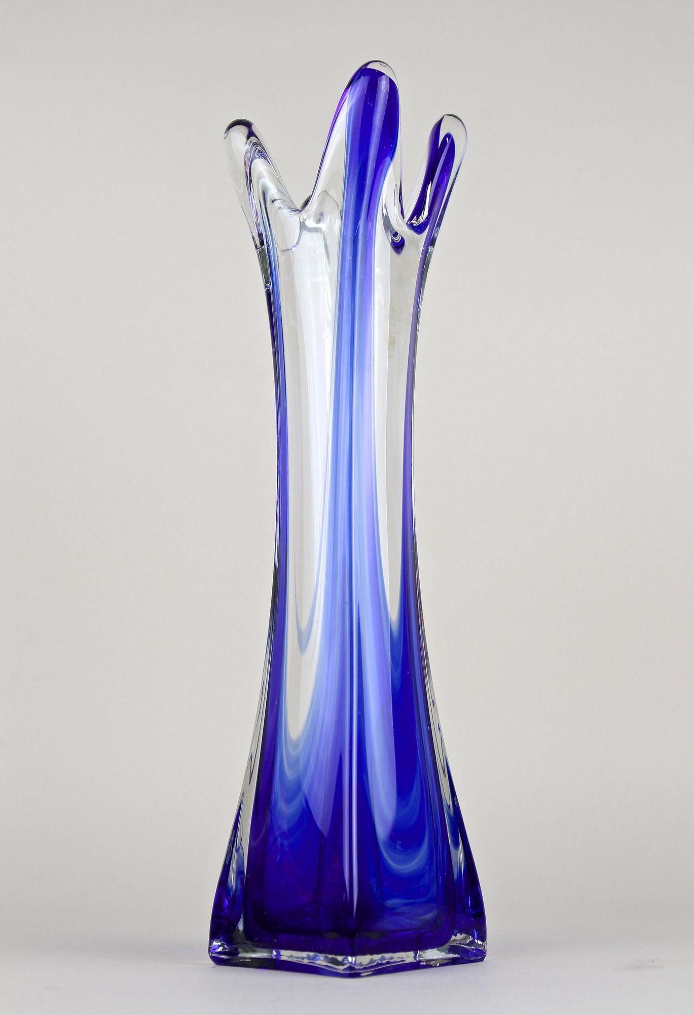 Blue/ Clear Murano Glass Vase, Late Mid Century - Italy ca. 1960/70 In Good Condition For Sale In Lichtenberg, AT