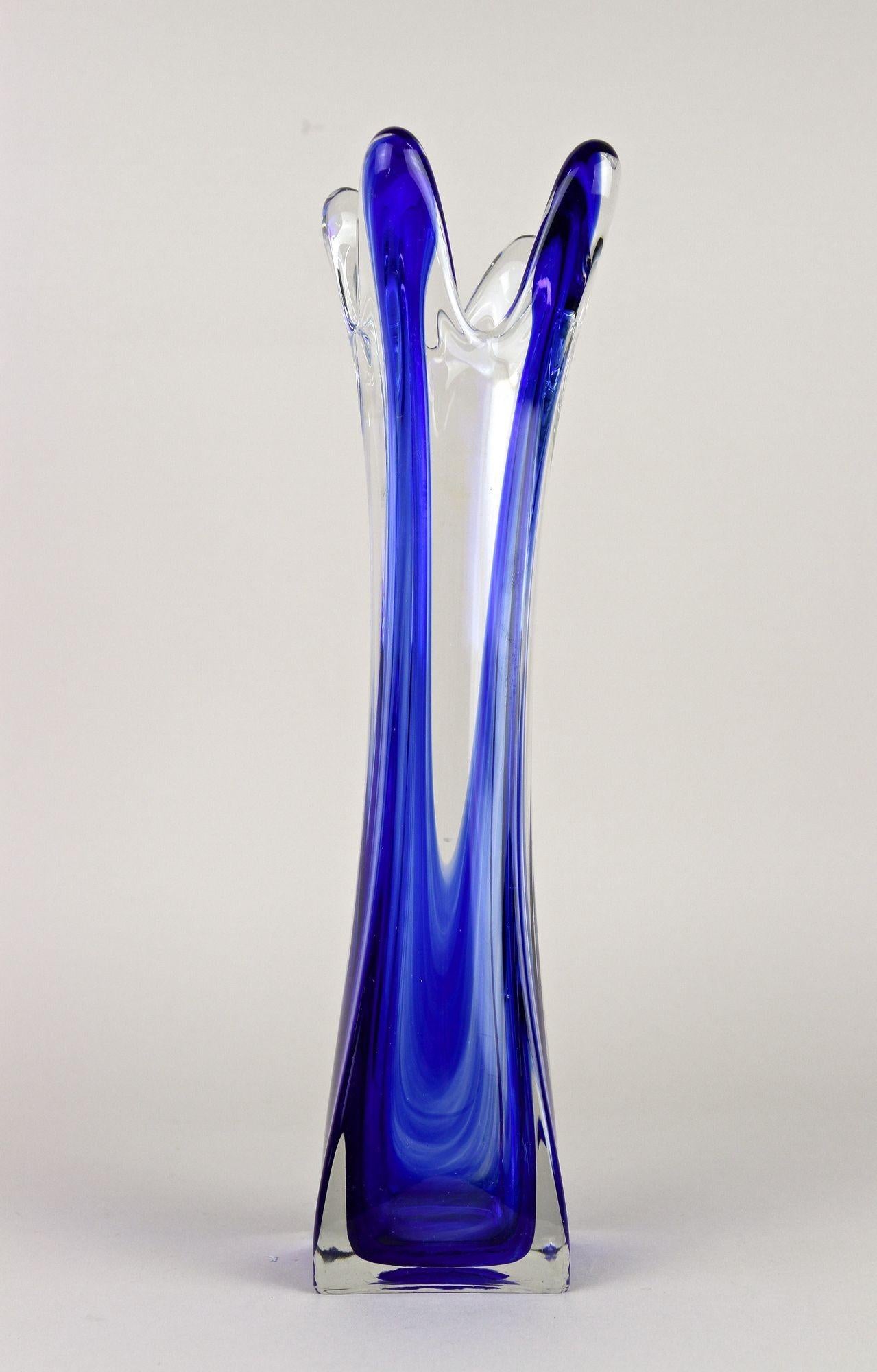 Vase aus blauem/klarem Murano-Glas, späte Mitte des Jahrhunderts - Italien ca. 1960/70 (Muranoglas) im Angebot
