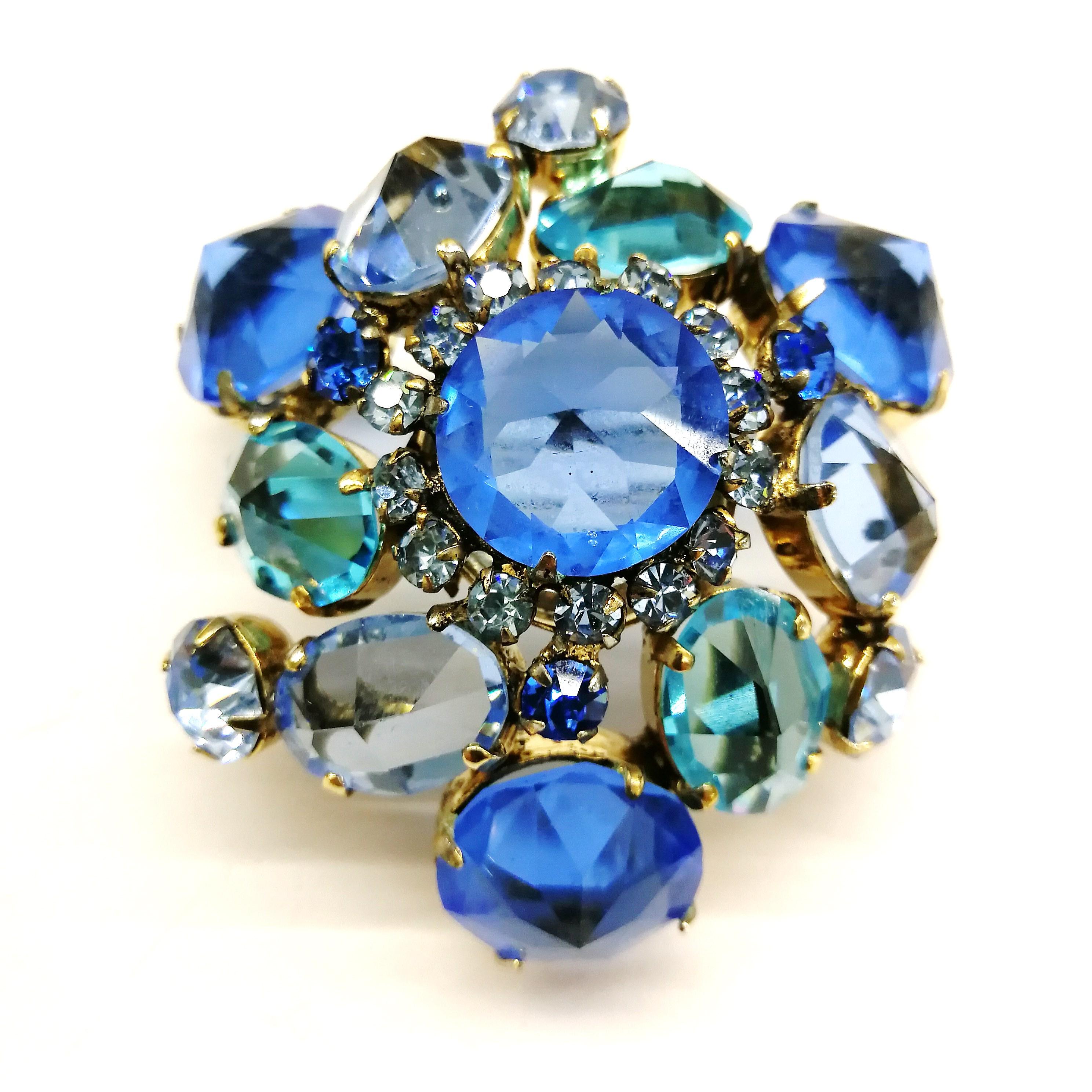 Blue clear pastes set in gilt metal 'cluster' brooch, Schreiner NY, 1960s In Excellent Condition In Greyabbey, County Down