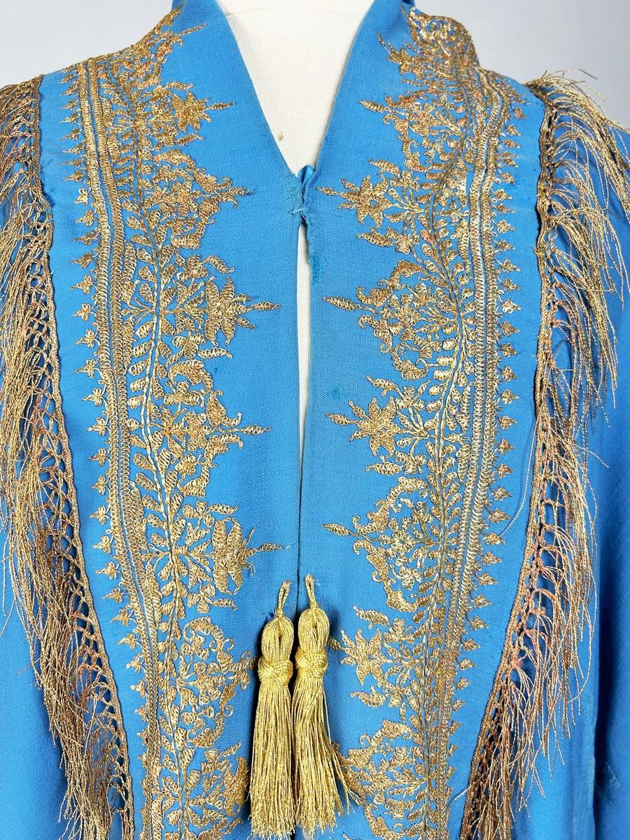 Blue Cloak embroidered with gold Zari - India for the European market Circa 1870 For Sale 7