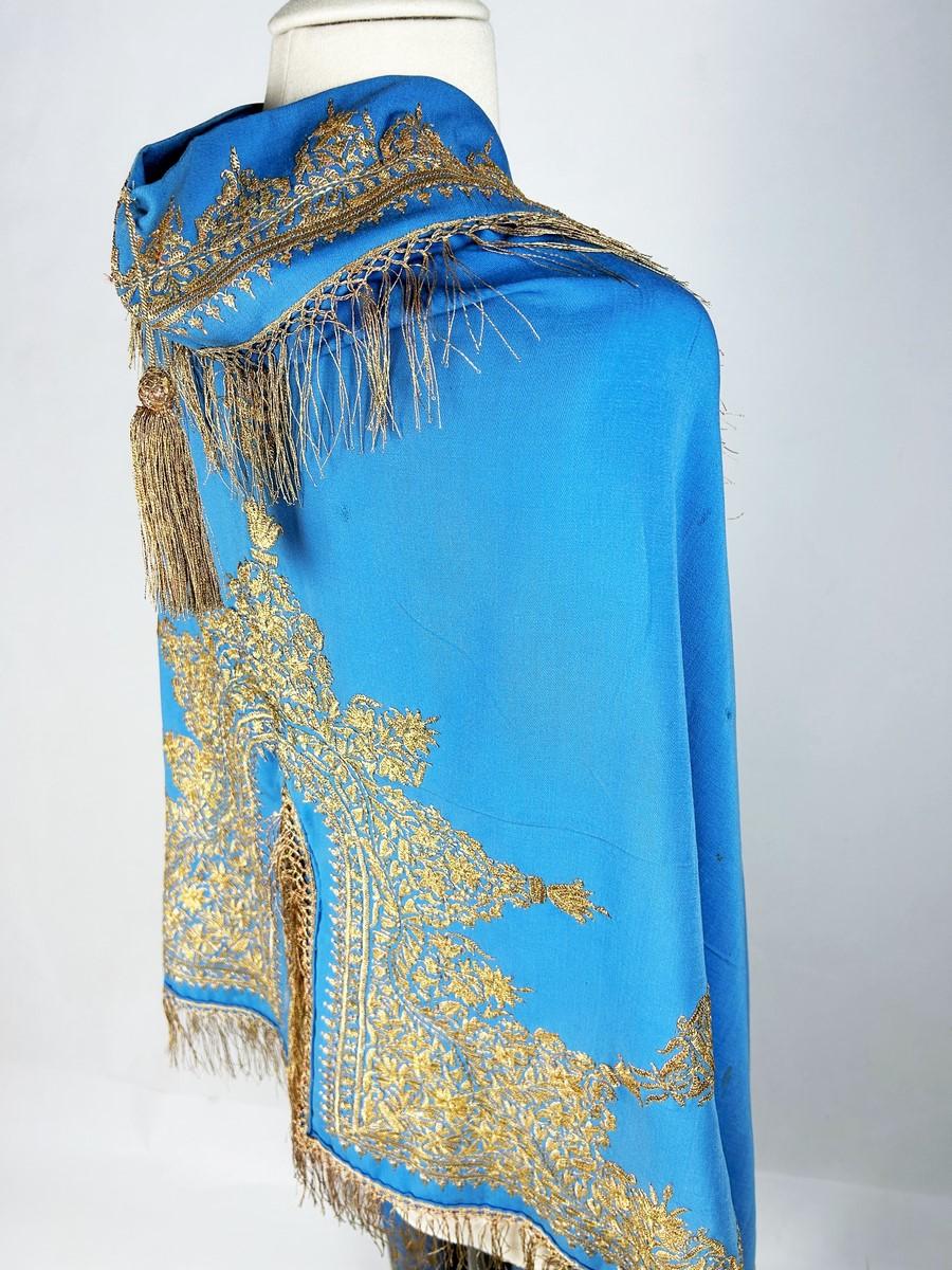 Blue Cloak embroidered with gold Zari - India for the European market Circa 1870 For Sale 9