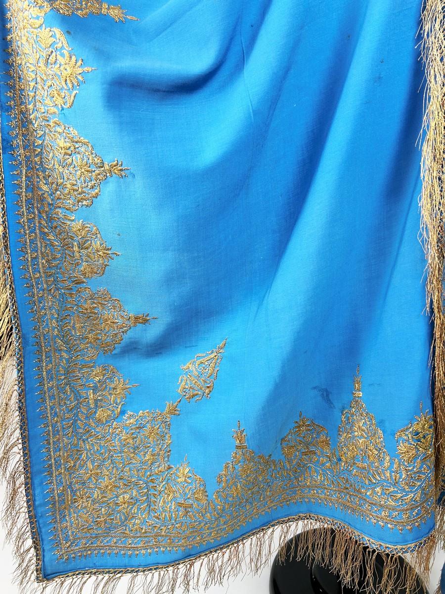 Blue Cloak embroidered with gold Zari - India for the European market Circa 1870 For Sale 10