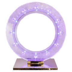 Horloge bleue avec cadrans LED sablés en cristal à l'intérieur