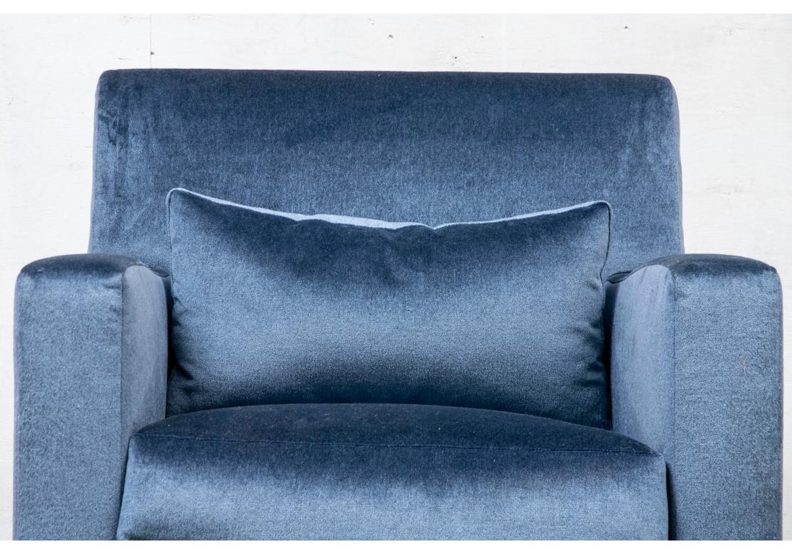 Fauteuil club bleu par Furniture Masters en vente 8