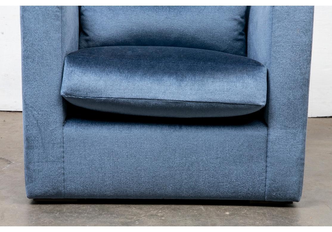 Mid-Century Modern Fauteuil club bleu par Furniture Masters en vente