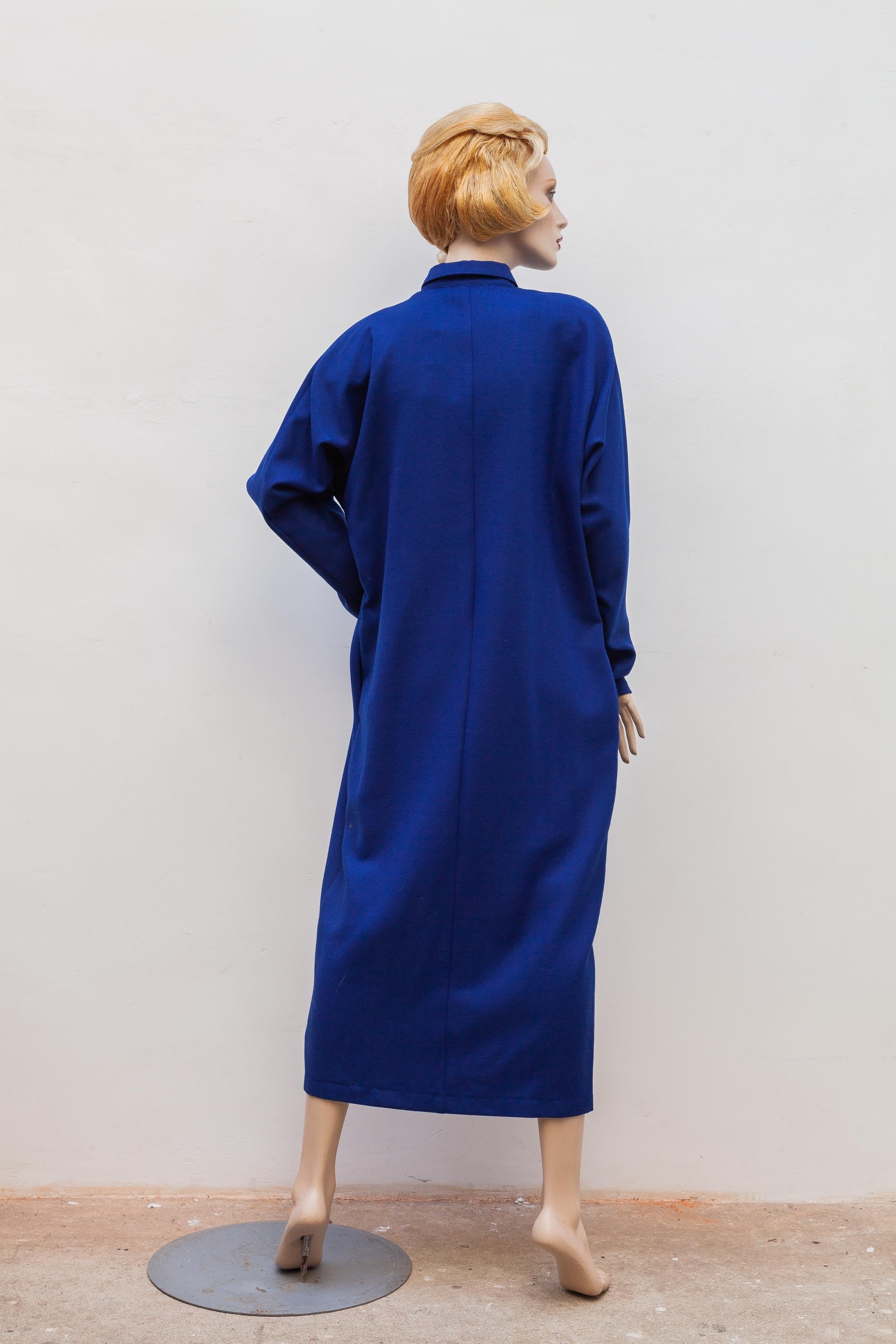Blue Coat Dress designed by Hesselhoj, Denmark In Excellent Condition For Sale In Antwerp, BE