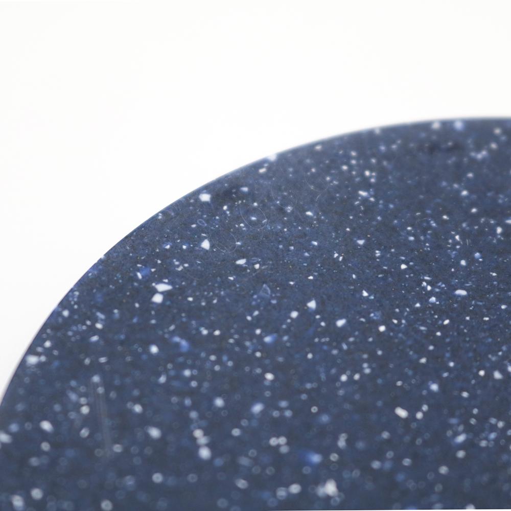 XXIe siècle et contemporain Base en corian bleu cobalt, petite, chargeur sans fil 15W en vente