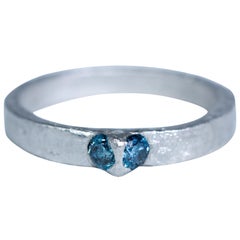 Diamantes de color azul Anillo de compromiso alternativo de platino hecho a mano para novias