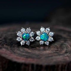 Blauer Opal & Diamant-Ohrstecker aus 14K Gelbgold